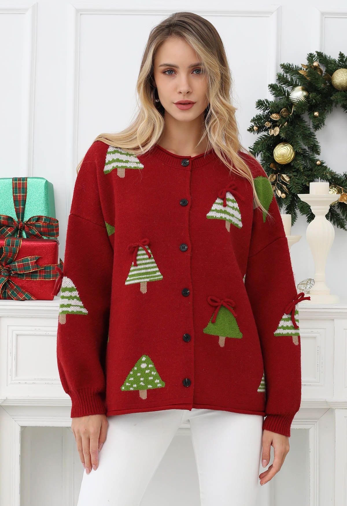 Cardigan boutonné en tricot avec nœud papillon 3D et motif sapin de Noël en rouge