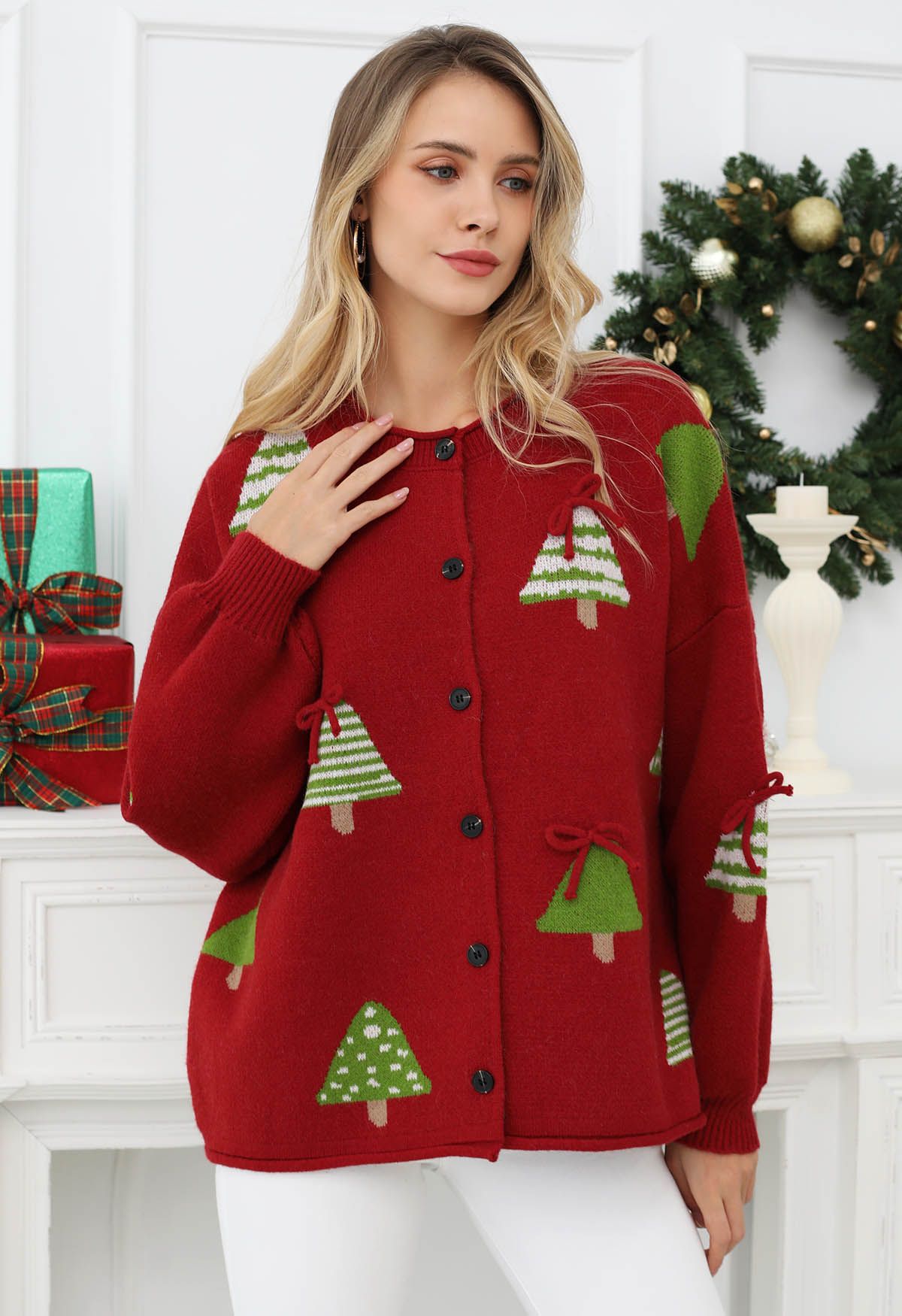 Cardigan boutonné en tricot avec nœud papillon 3D et motif sapin de Noël en rouge