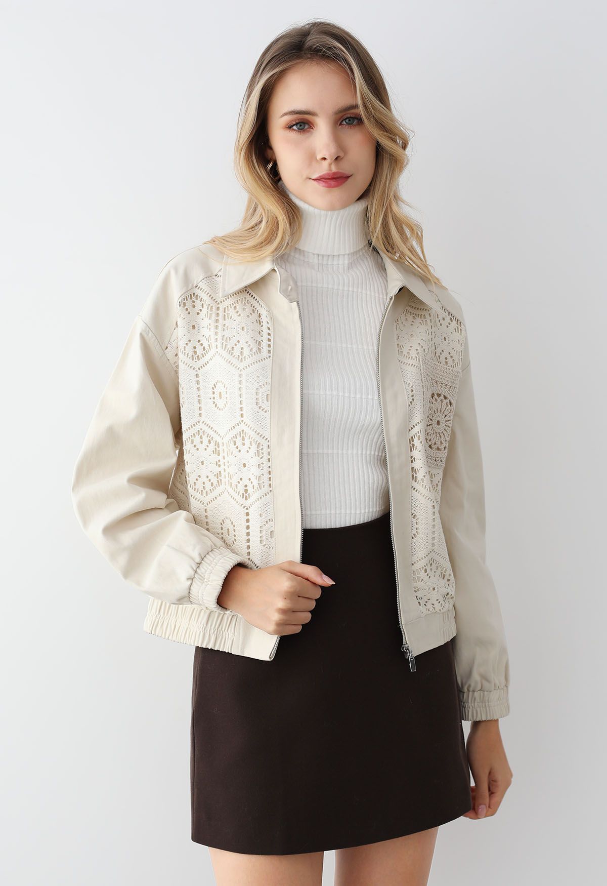 Veste zippée en crochet à découpes florales