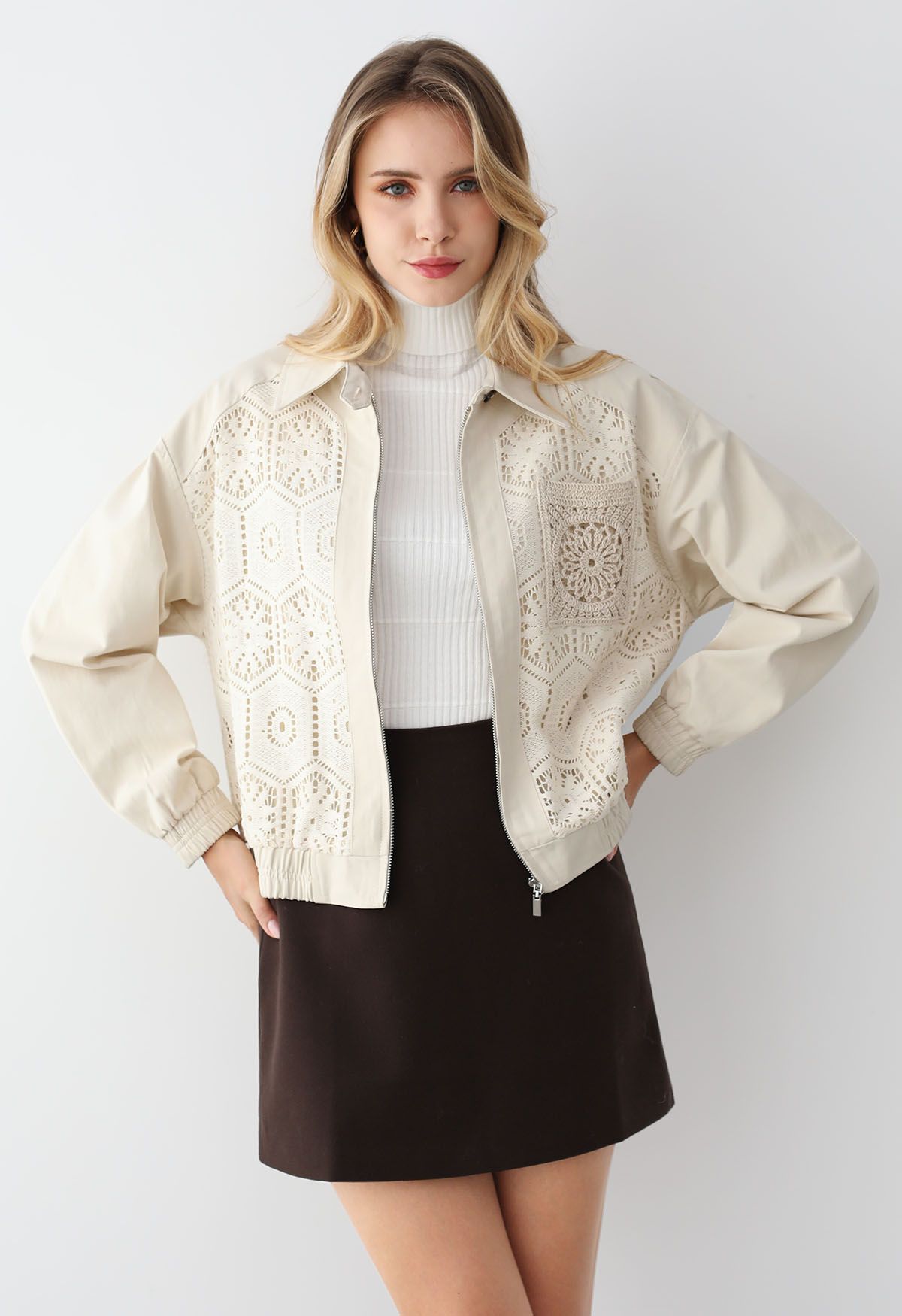 Veste zippée en crochet à découpes florales