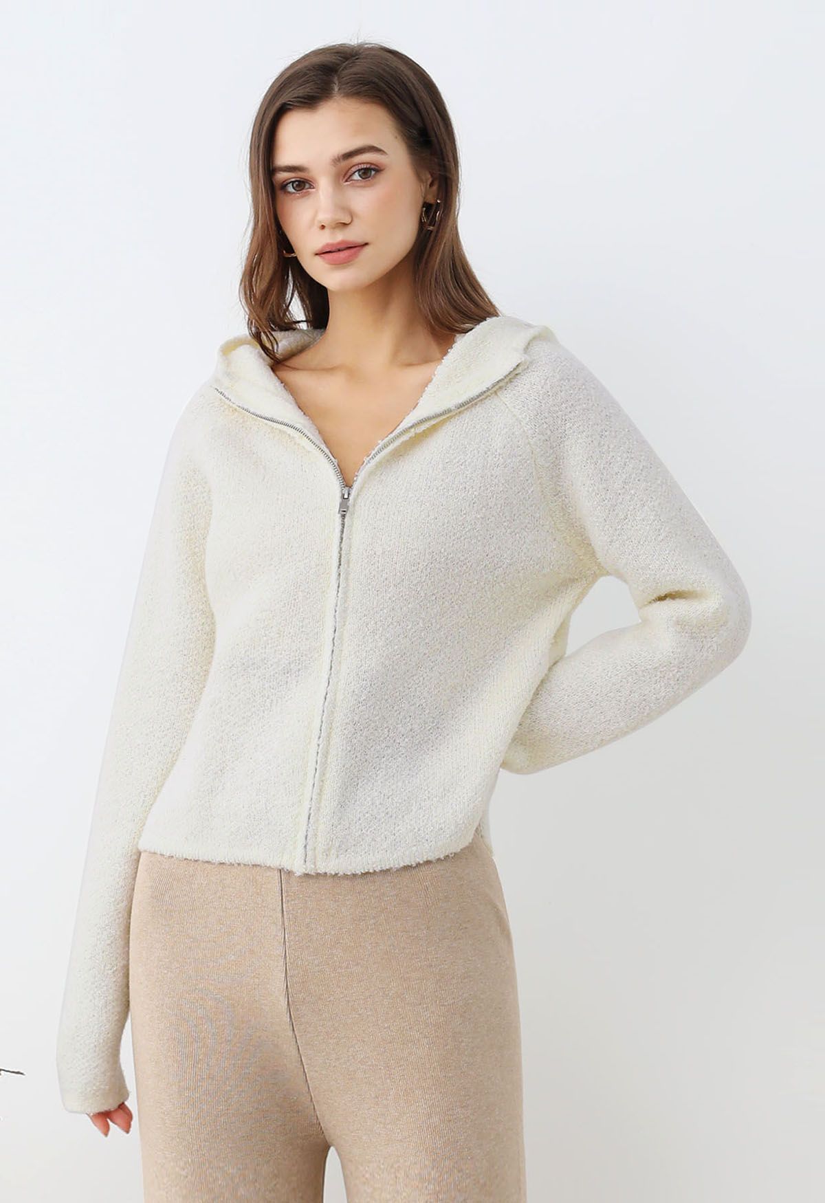 Cardigan zippé à capuche en tricot Winter Essentials en ivoire