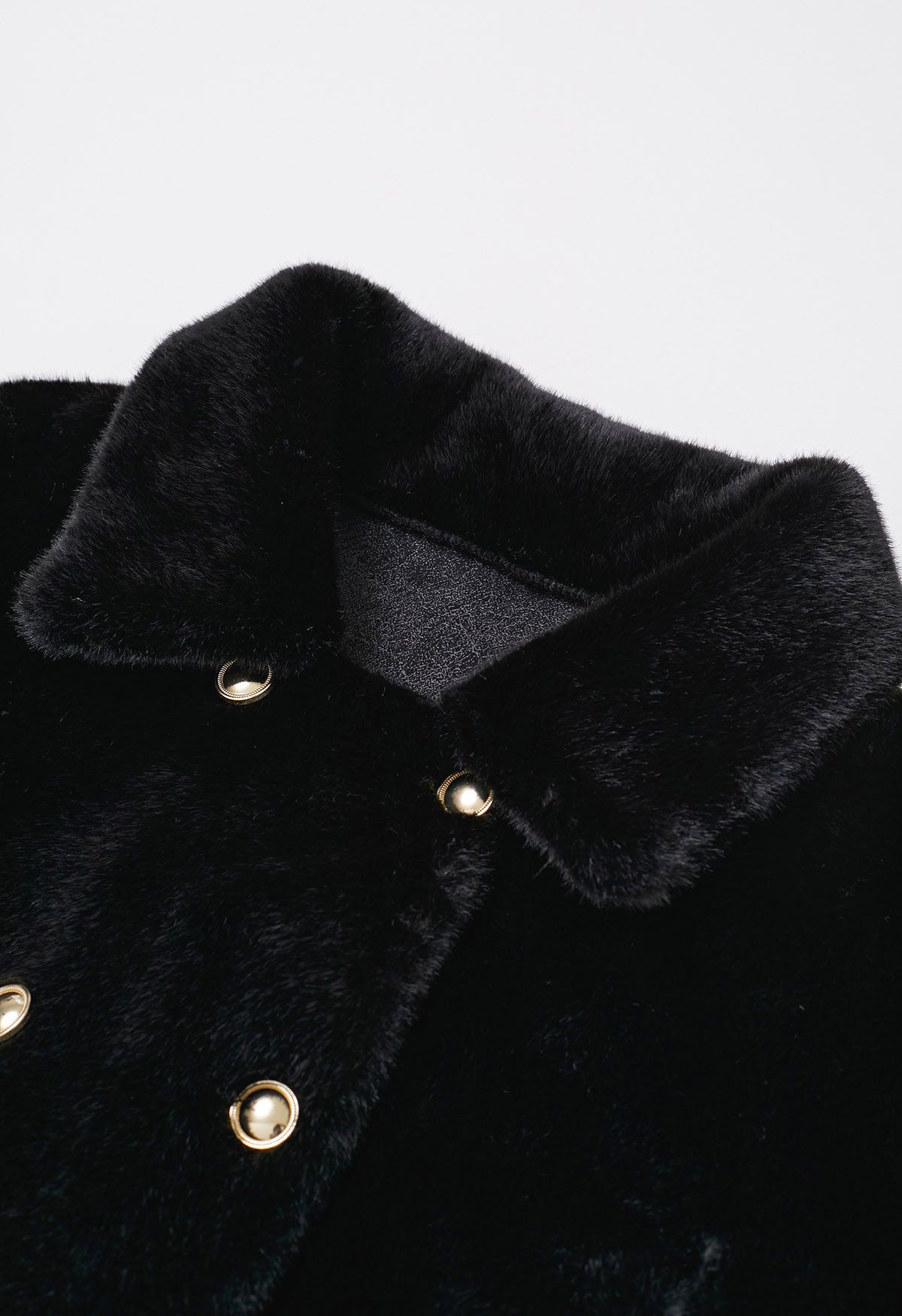 Manteau cape en fausse fourrure à double boutonnage avec col en noir