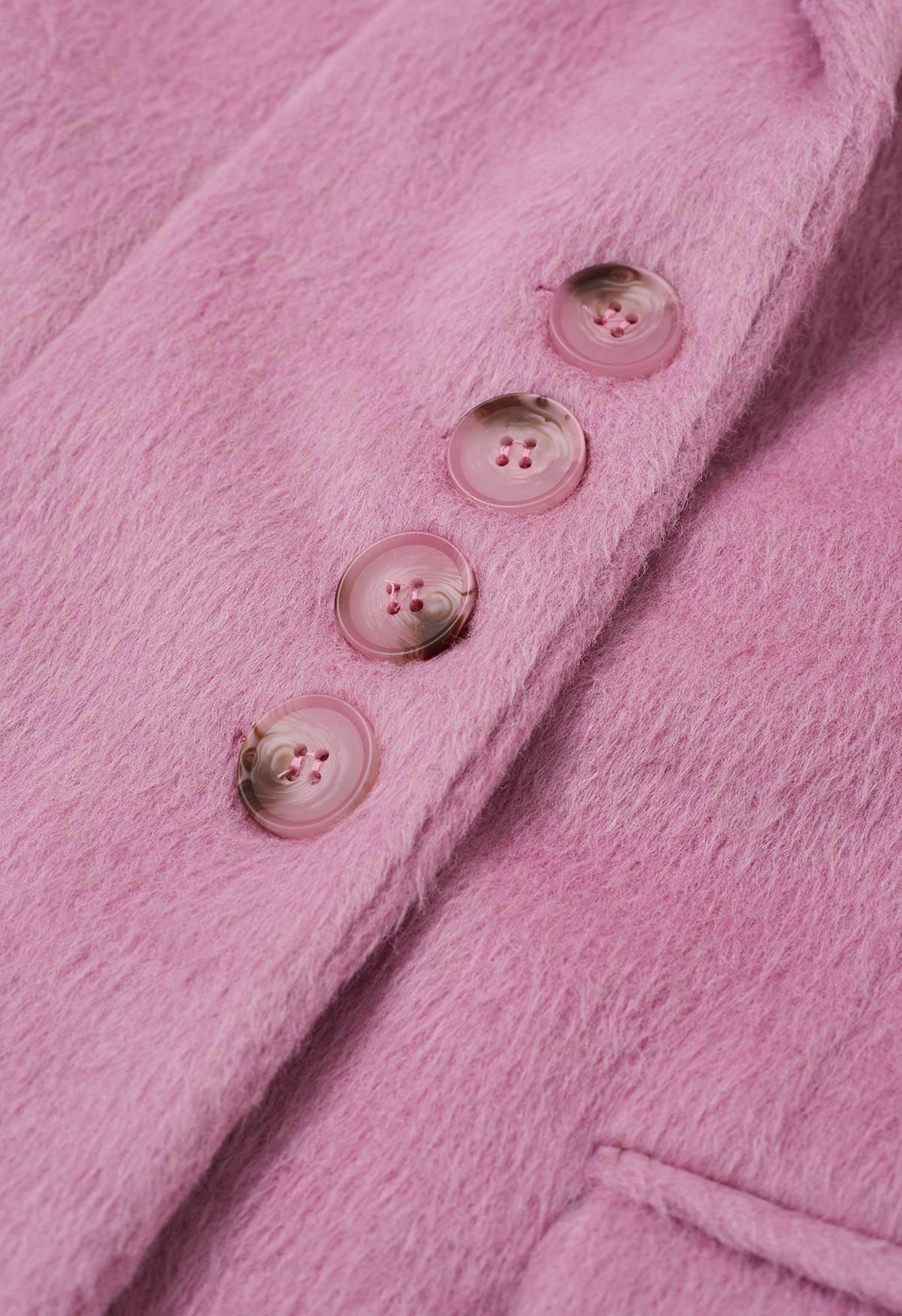 Manteau blazer boutonné en fausse fourrure à revers pointus en rose bonbon