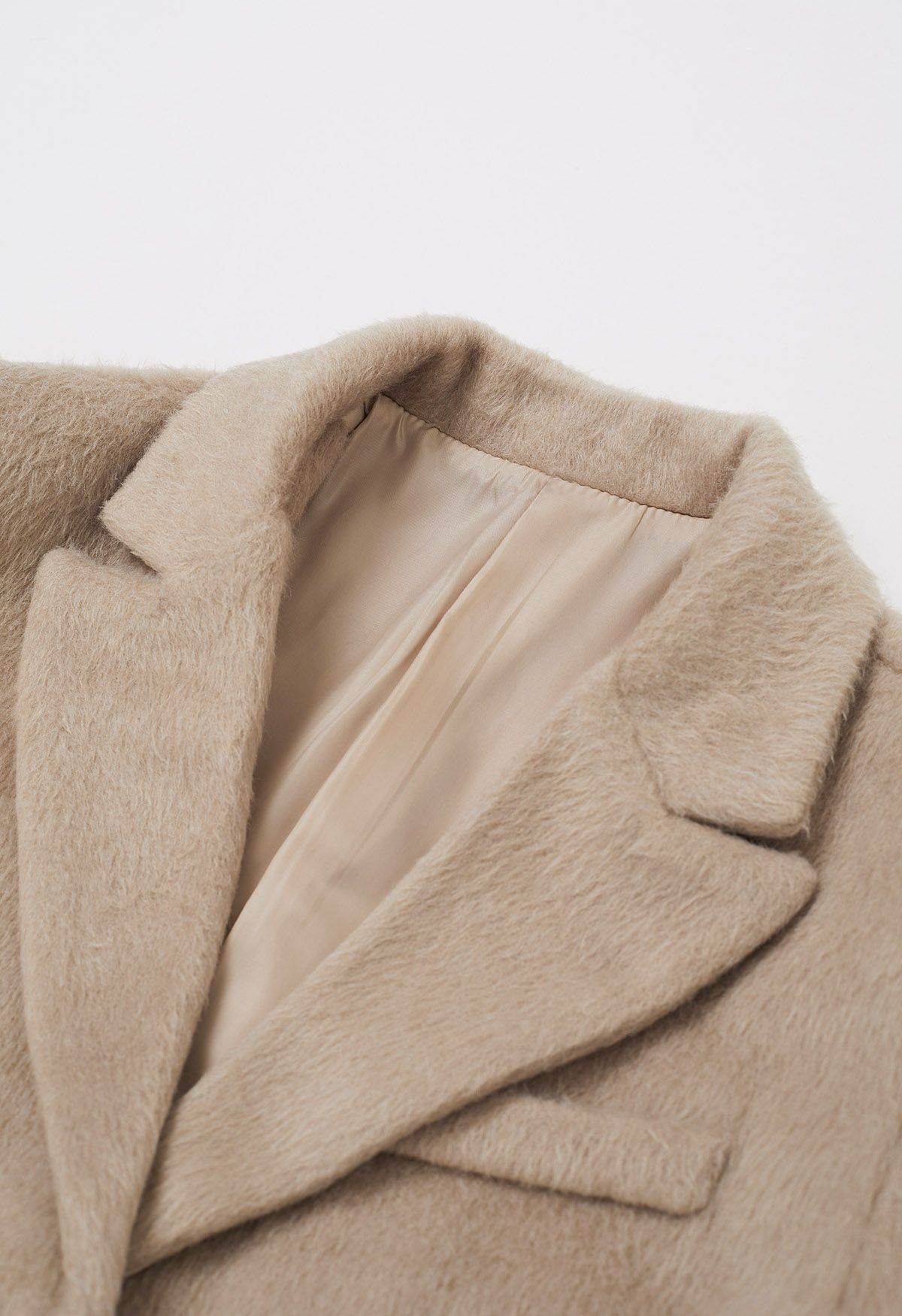 Manteau blazer boutonné en fausse fourrure à revers pointus en beige clair