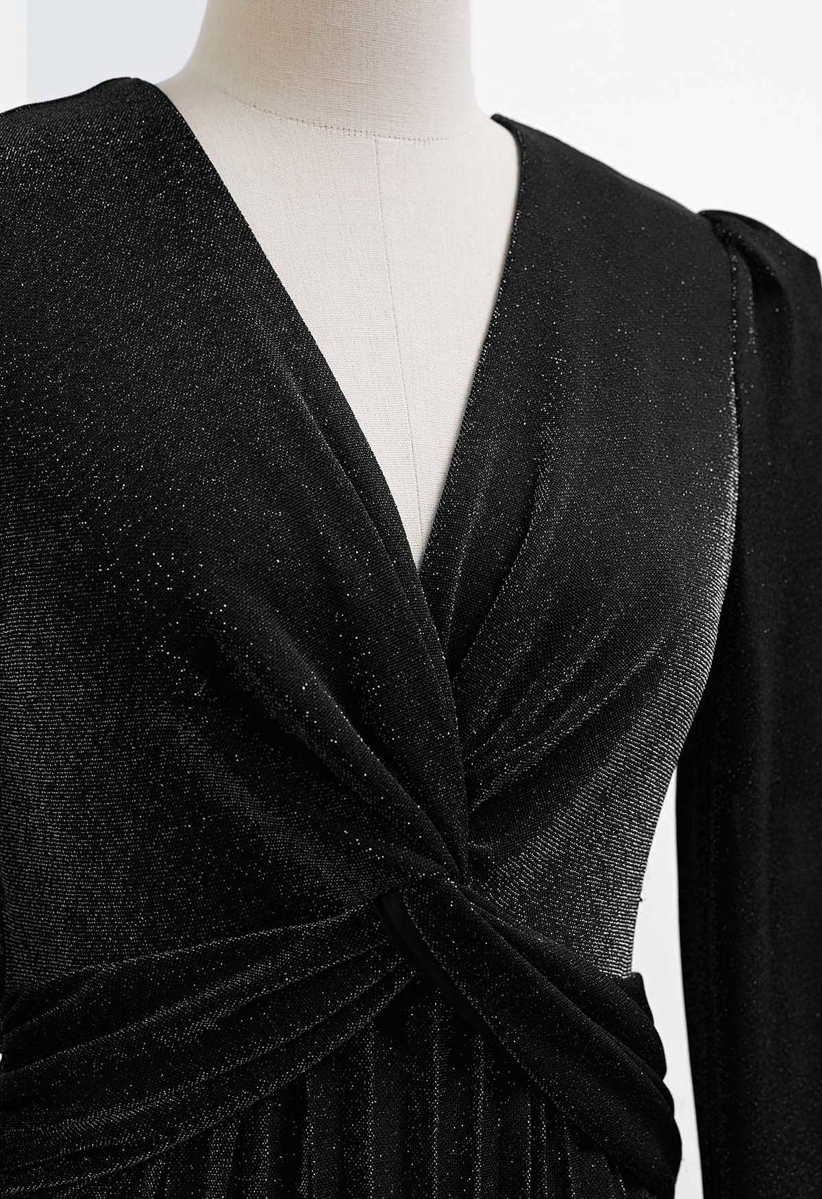 Robe longue plissée scintillante à devant torsadé en noir