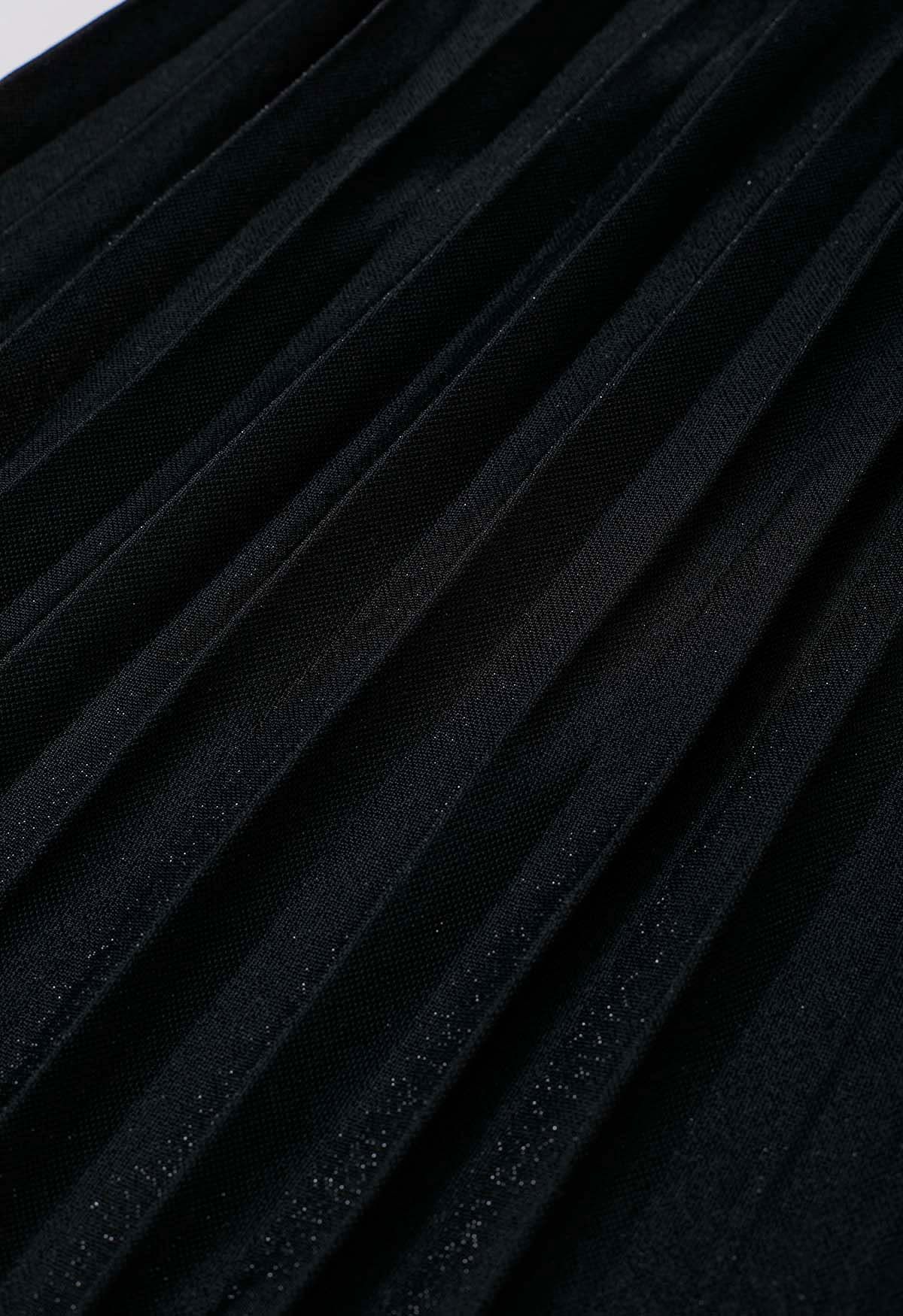 Robe longue plissée scintillante à devant torsadé en noir