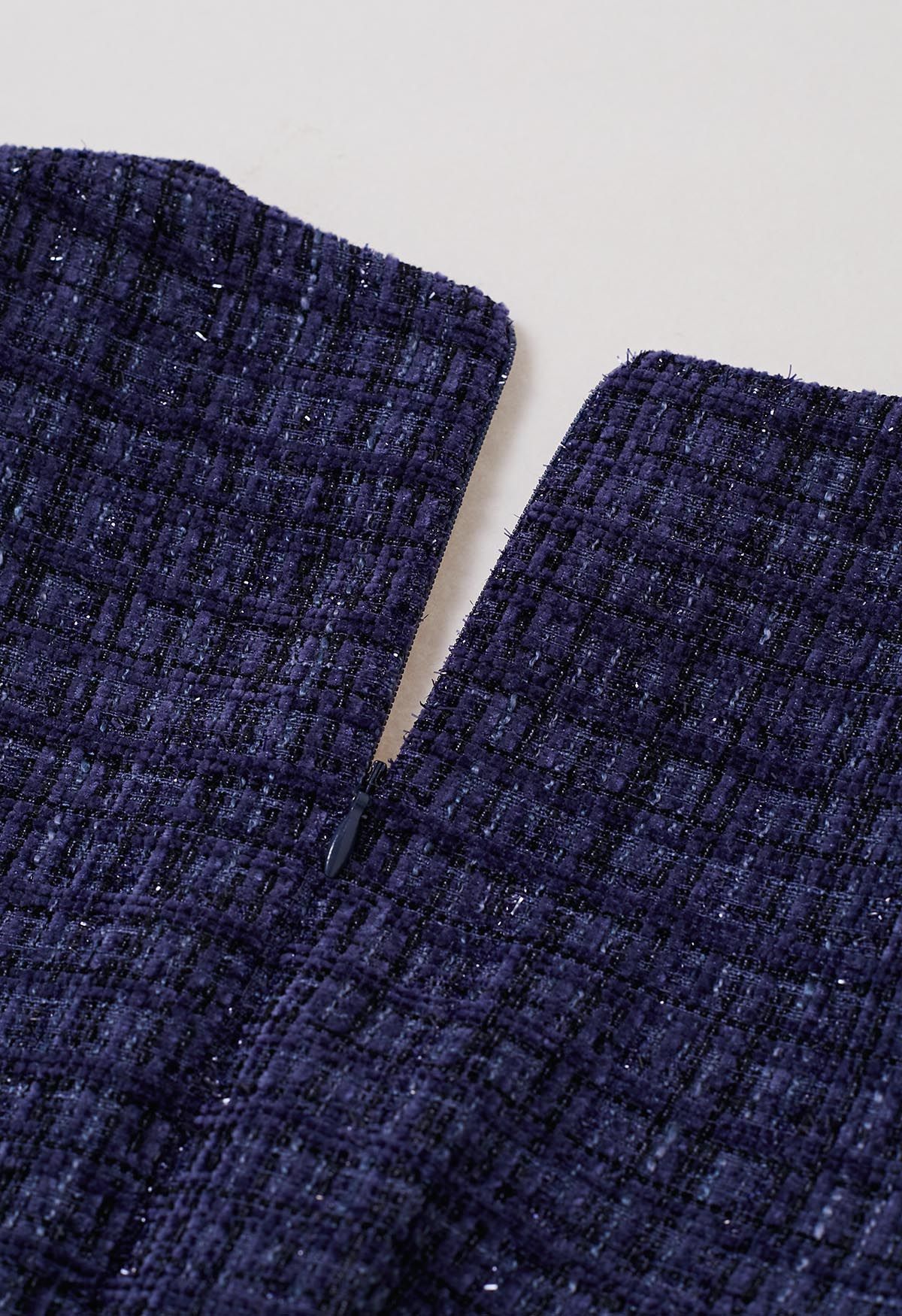 Mini-robe en tweed avec poches à rabat et boutons polis