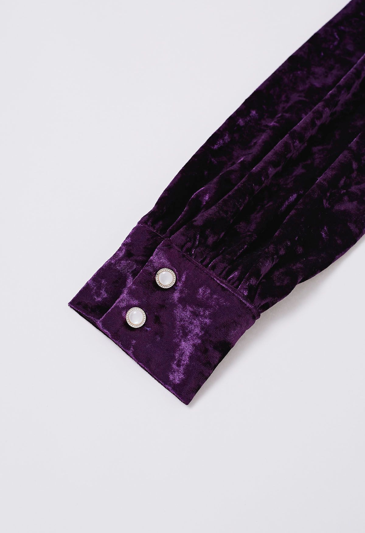 Robe mi-longue en velours à col en dentelle et à volants en violet