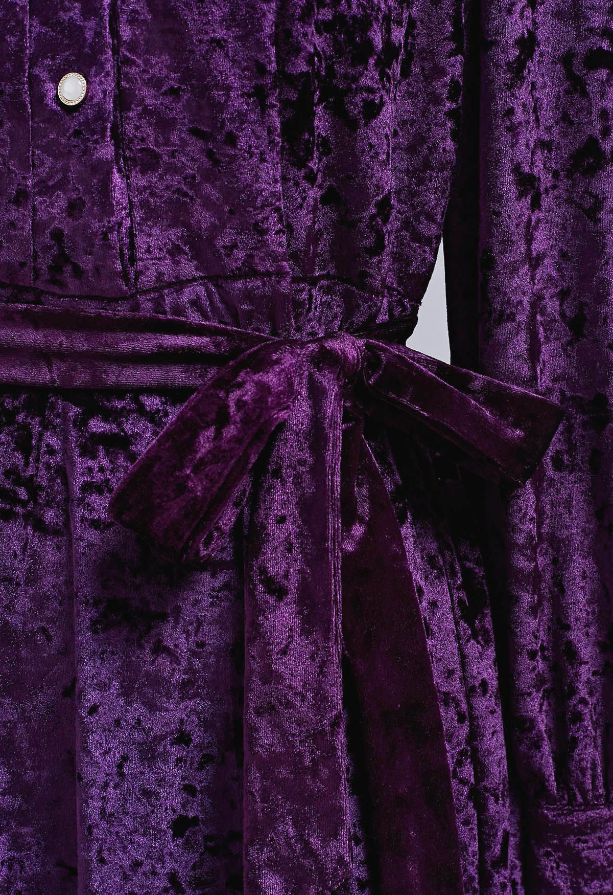 Robe mi-longue en velours à col en dentelle et à volants en violet