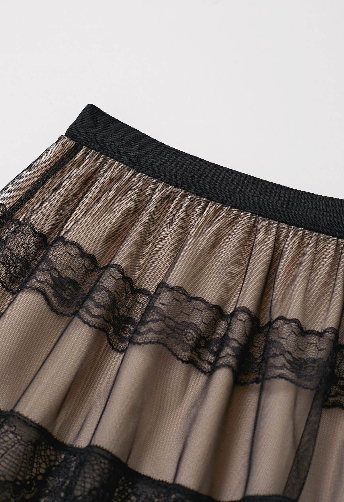 Jupe mi-longue mystérieuse en tulle et dentelle à plusieurs niveaux en abricot