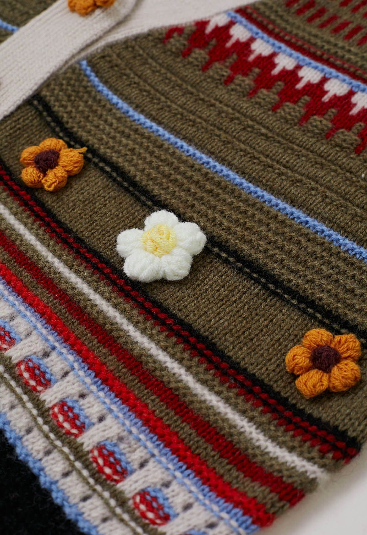 Cardigan en laine Fair Isle à fleurs cousues en vert armée