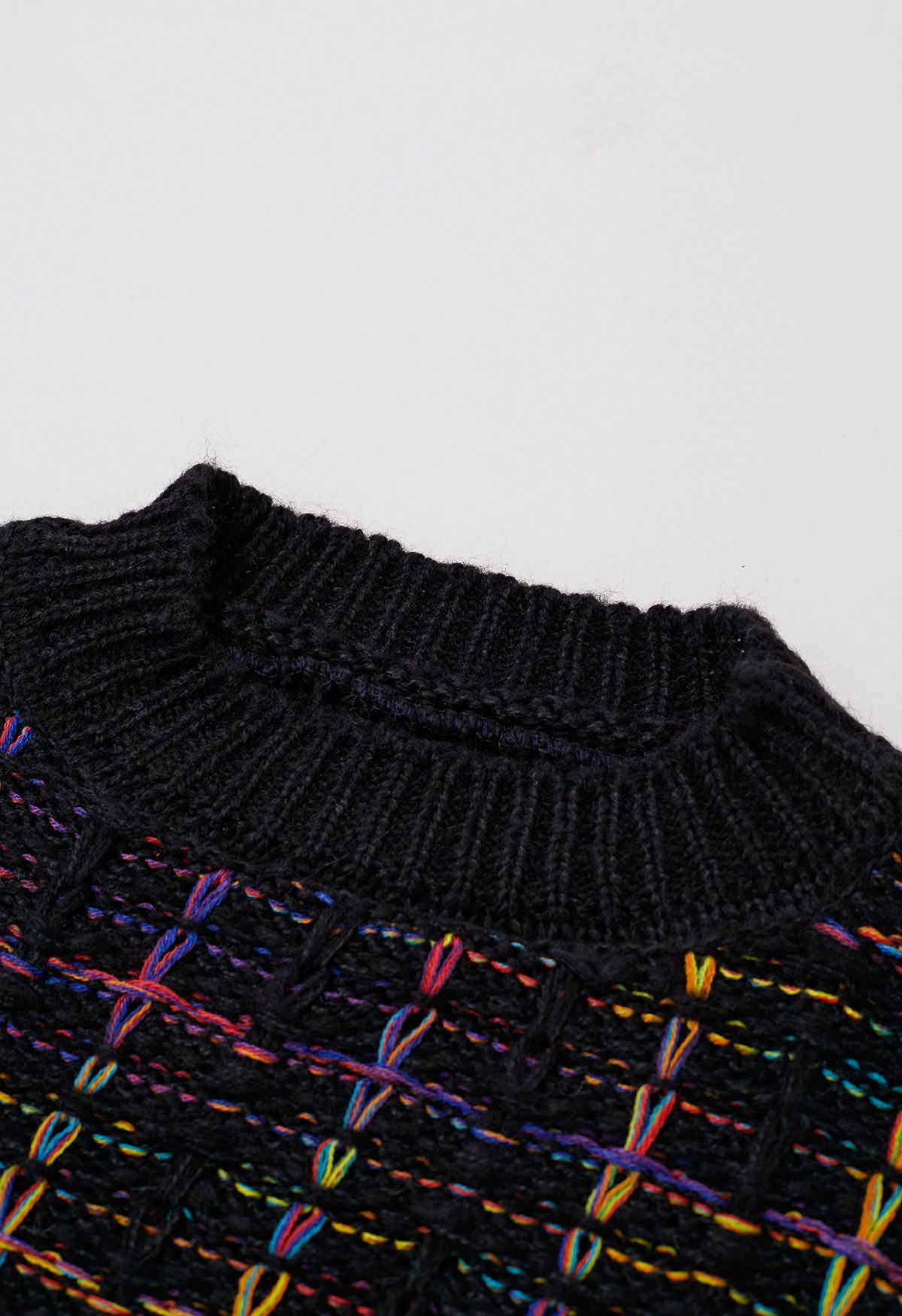 Pull en maille quadrillée aux accents de couleur en noir