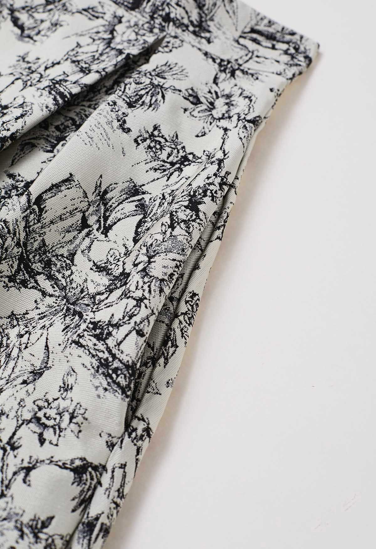 Jupe mi-longue trapèze gracieuse en jacquard floral noir