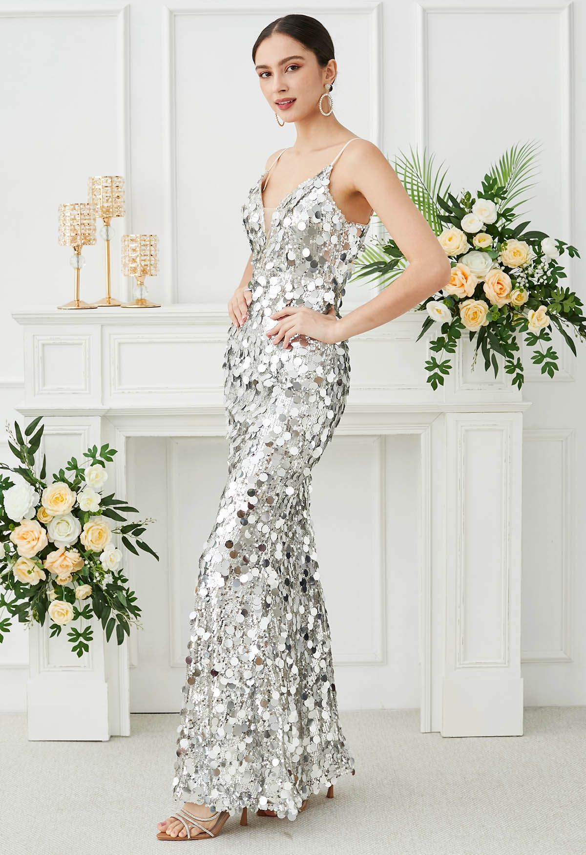 Robe caraco sirène à sequins et décolleté en V profond en argent