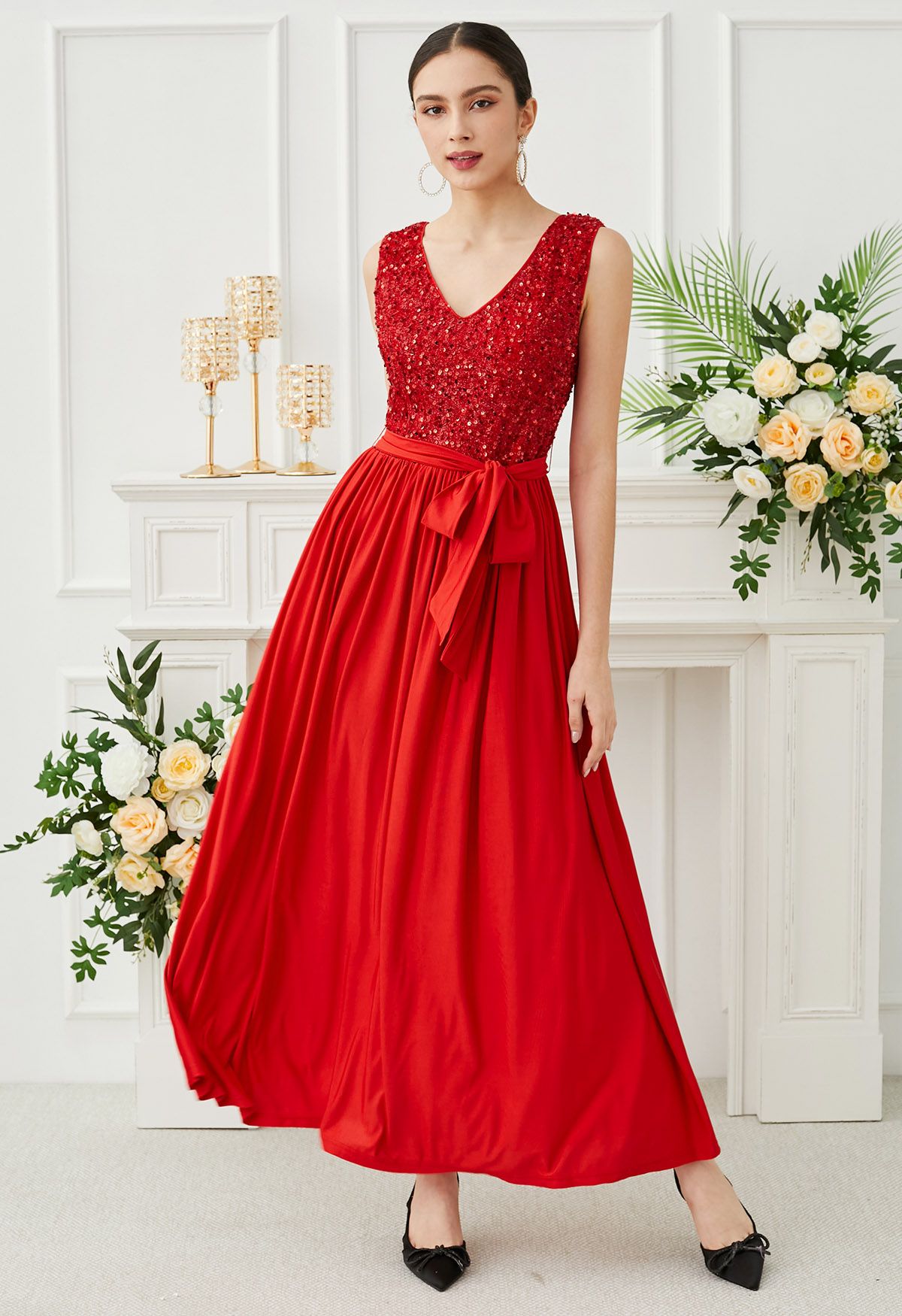 Robe sans manches à paillettes et col en V en rouge