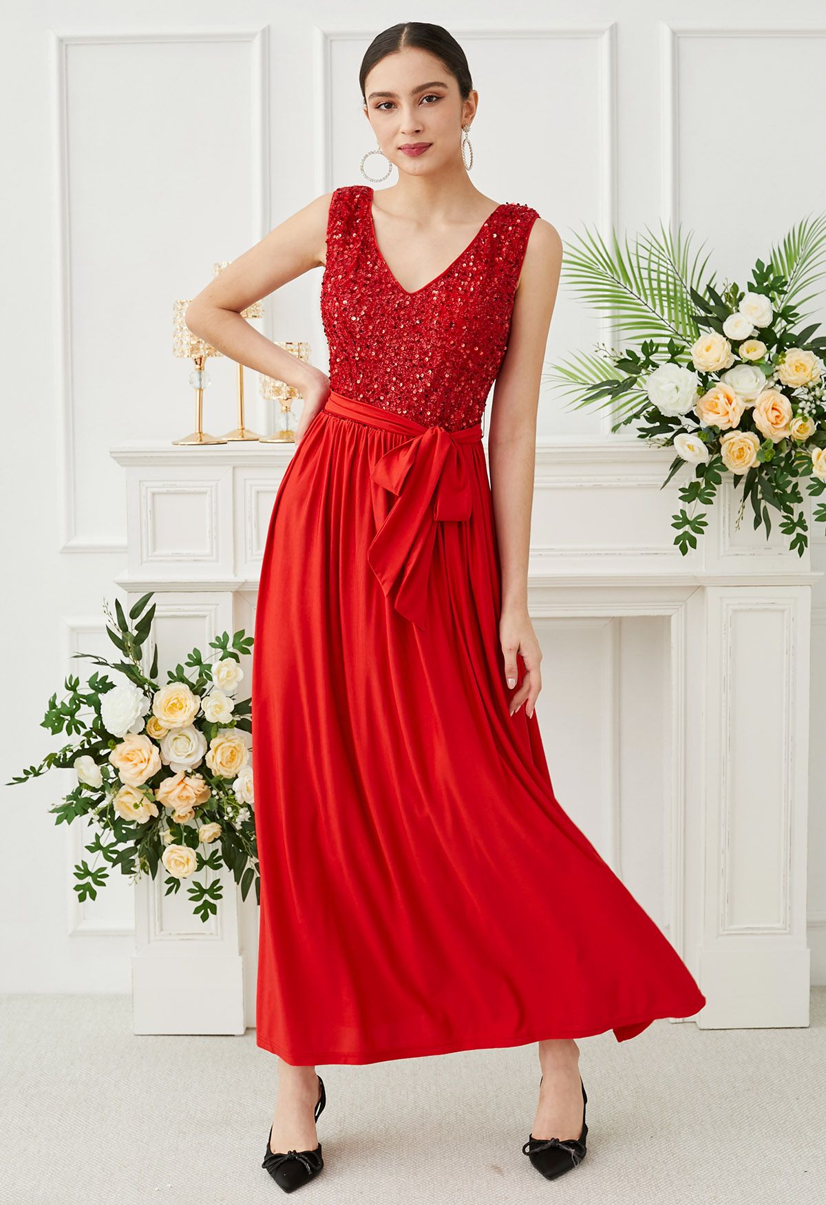 Robe sans manches à paillettes et col en V en rouge