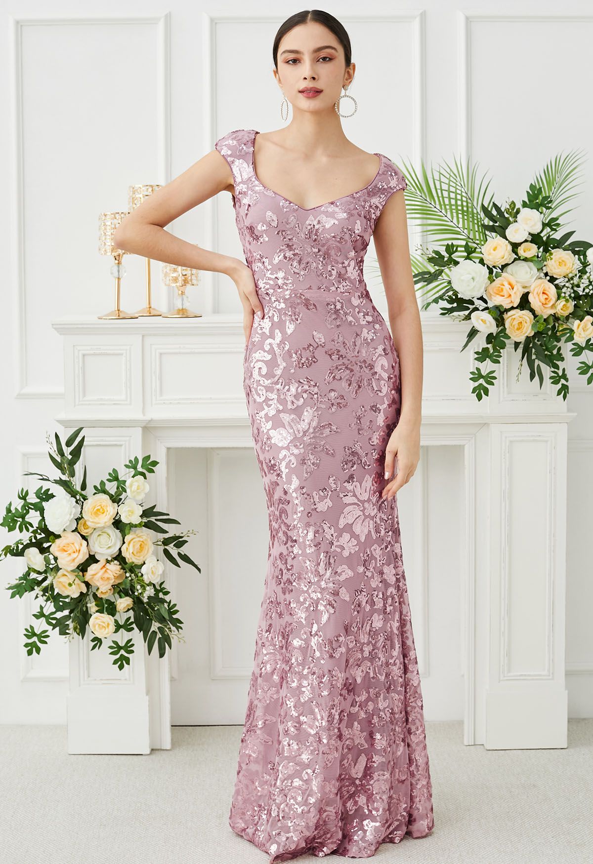 Robe sirène à sequins floraux et décolleté en cœur en lilas