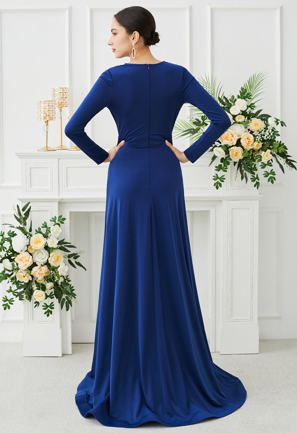 Robe longue fendue devant à décolleté en V profond en bleu marine