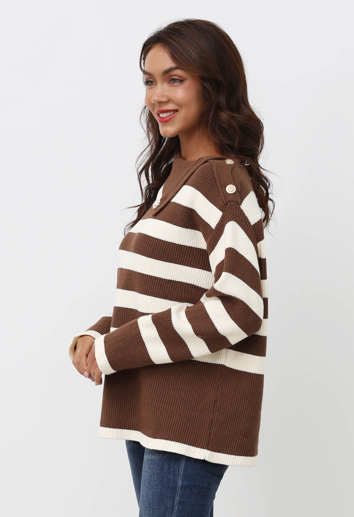 Pull oversize rayé à col boutonné en marron