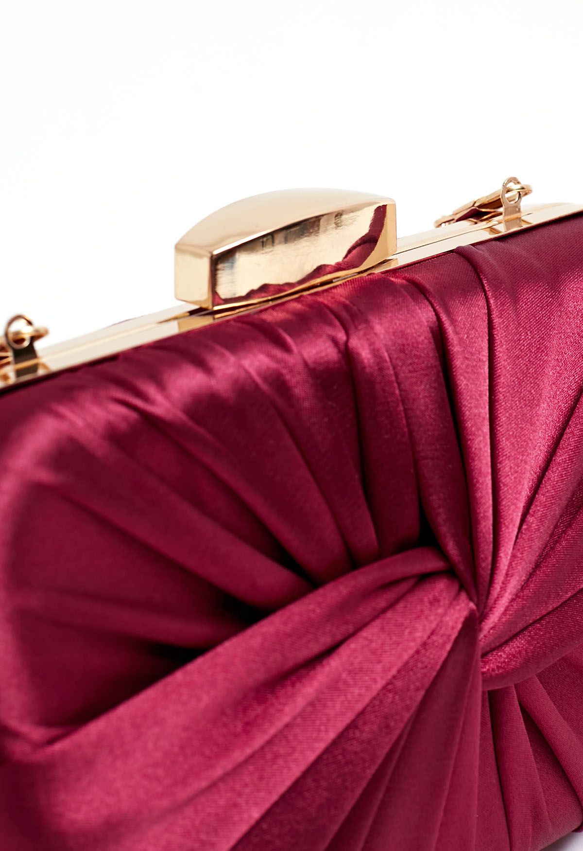 Pochette en satin noué et froncé en bordeaux