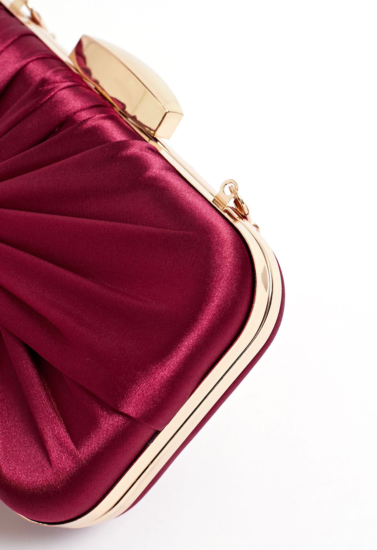 Pochette en satin noué et froncé en bordeaux