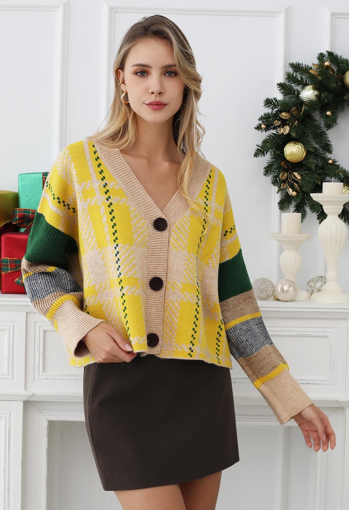 Cardigan court en maille boutonnée à manches chromatiques en jaune