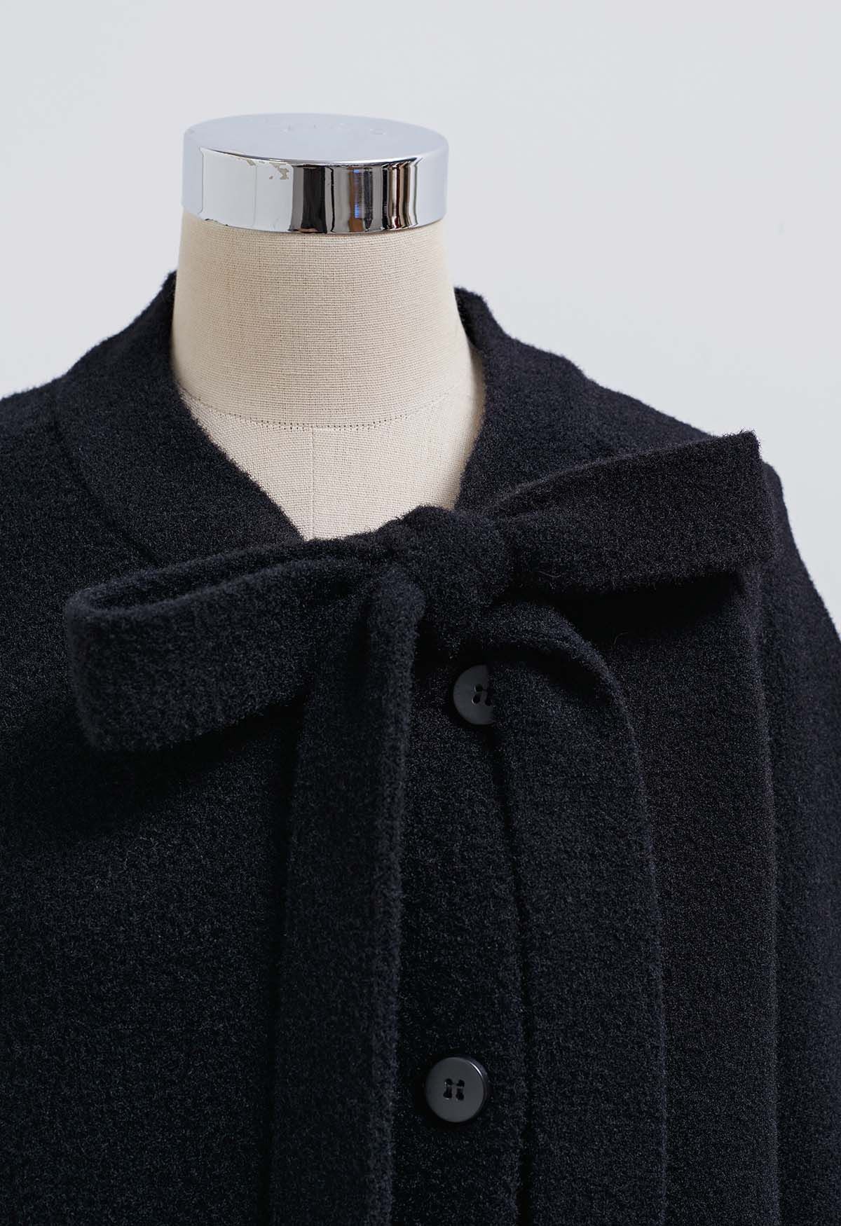 Joli manteau boutonné en tricot avec fausse fourrure et nœud papillon en noir