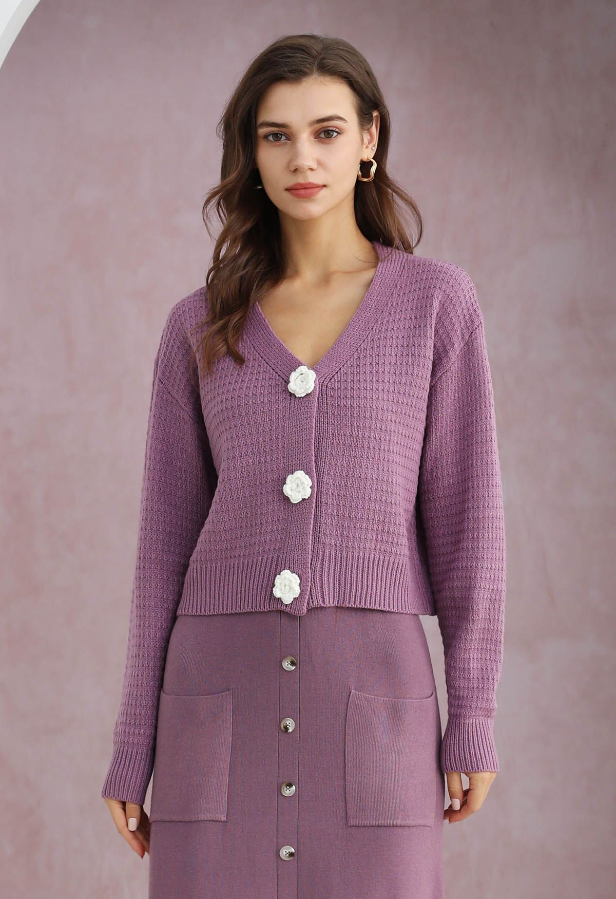 Gilet court boutonné en maille lilas avec motif Stitch Rose