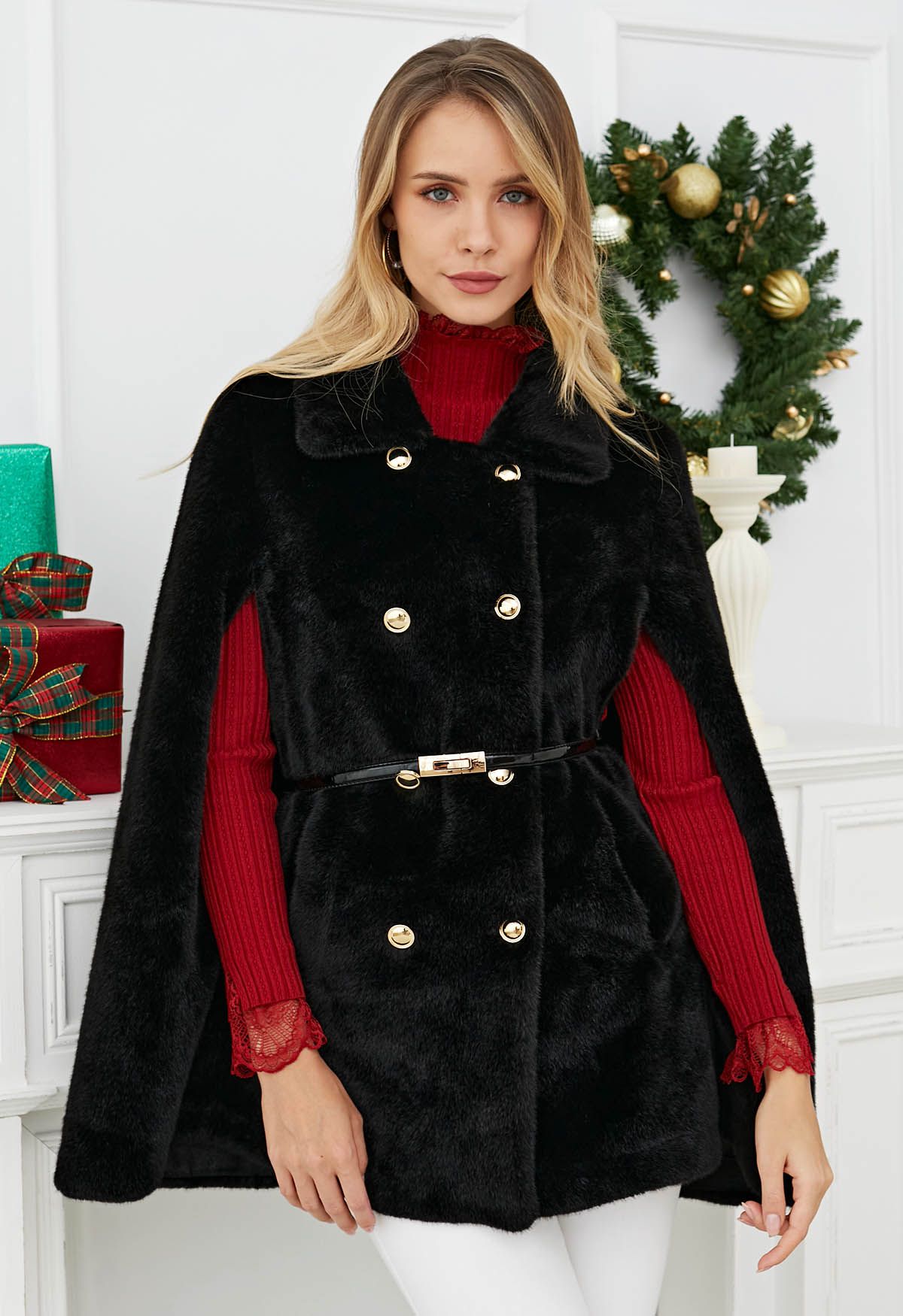 Manteau cape en fausse fourrure à double boutonnage avec col en noir