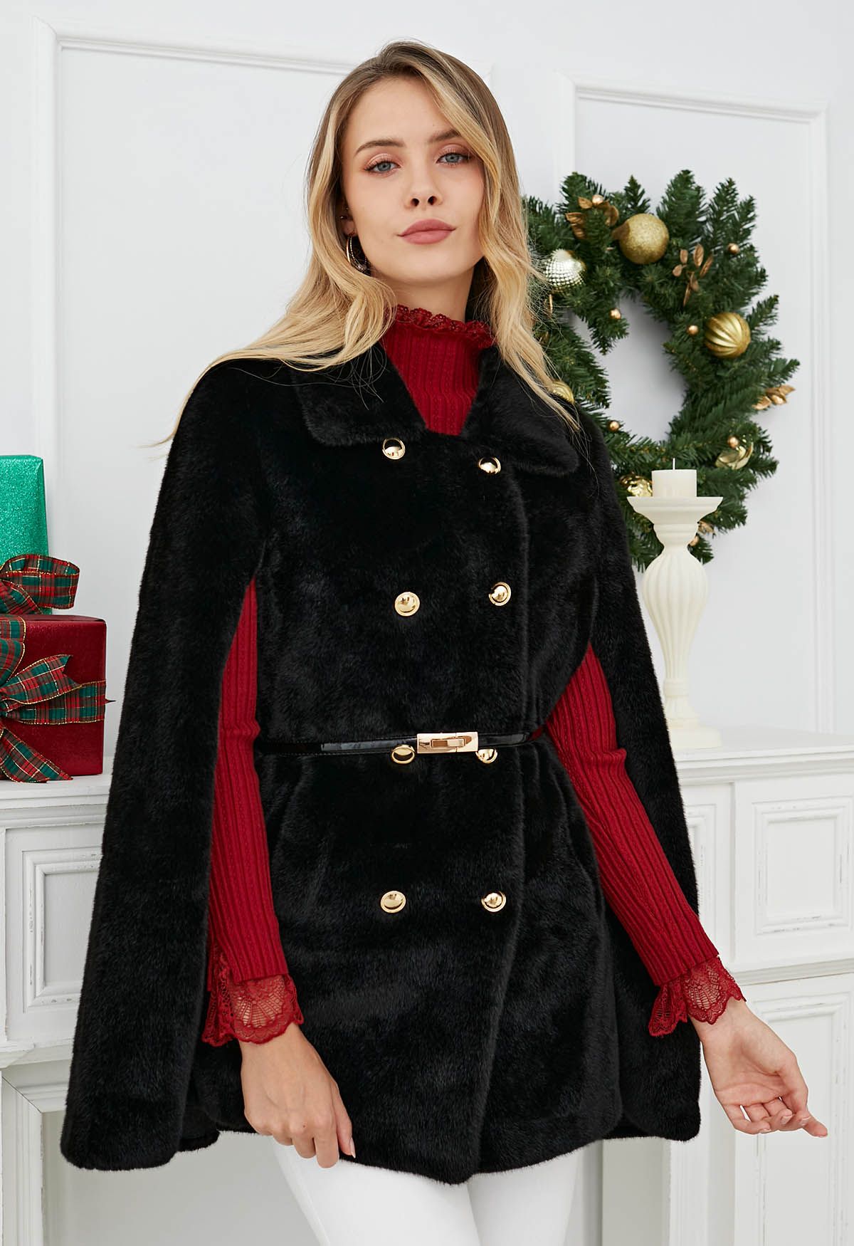 Manteau cape en fausse fourrure à double boutonnage avec col en noir