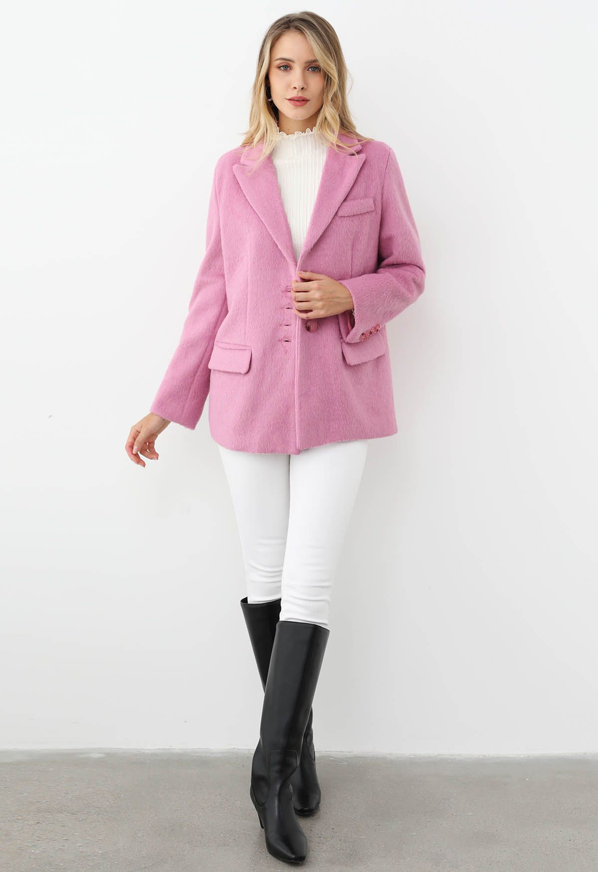 Manteau blazer boutonné en fausse fourrure à revers pointus en rose bonbon