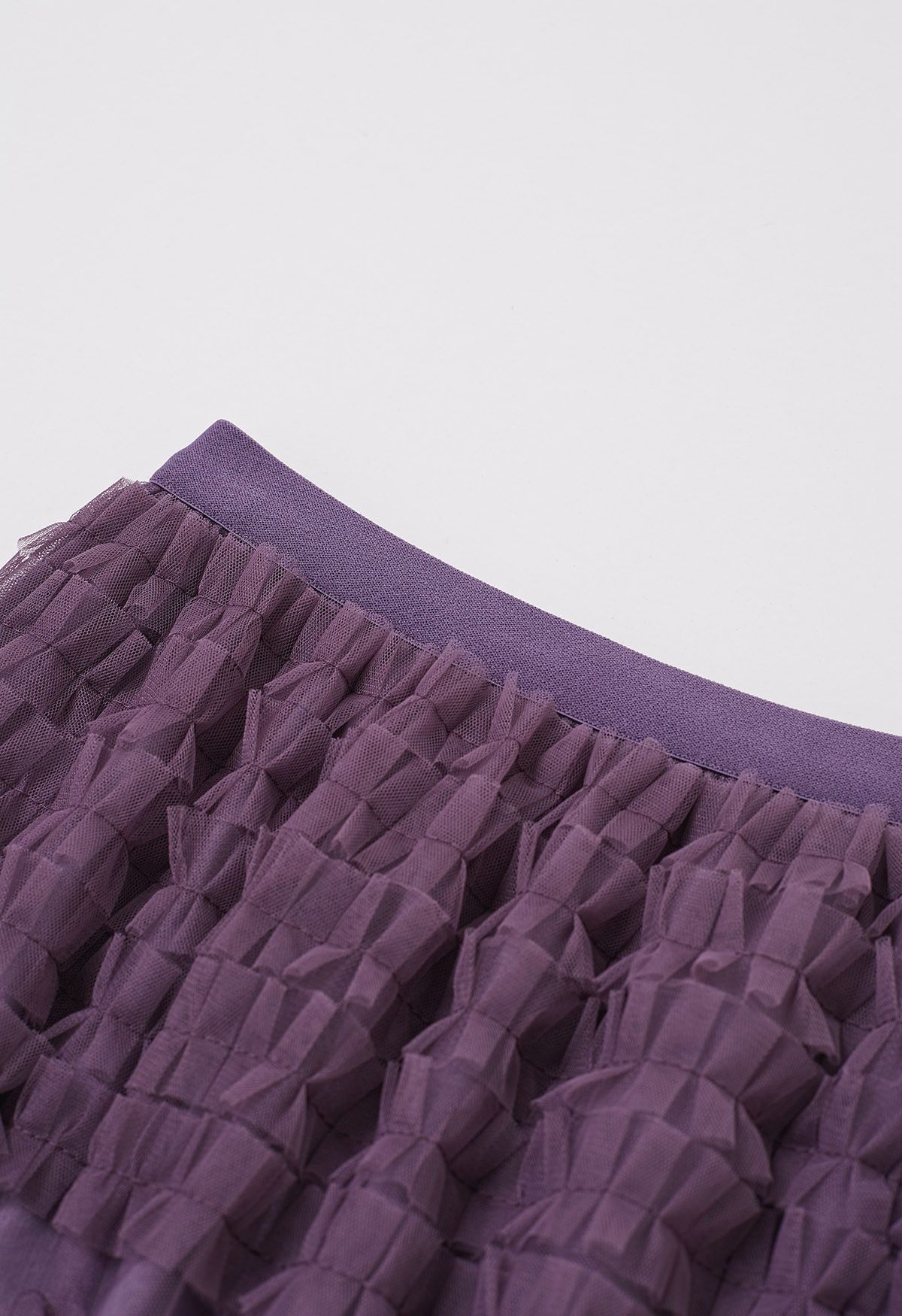 Jupe mi-longue en tulle à volants et empiècements en maille violette