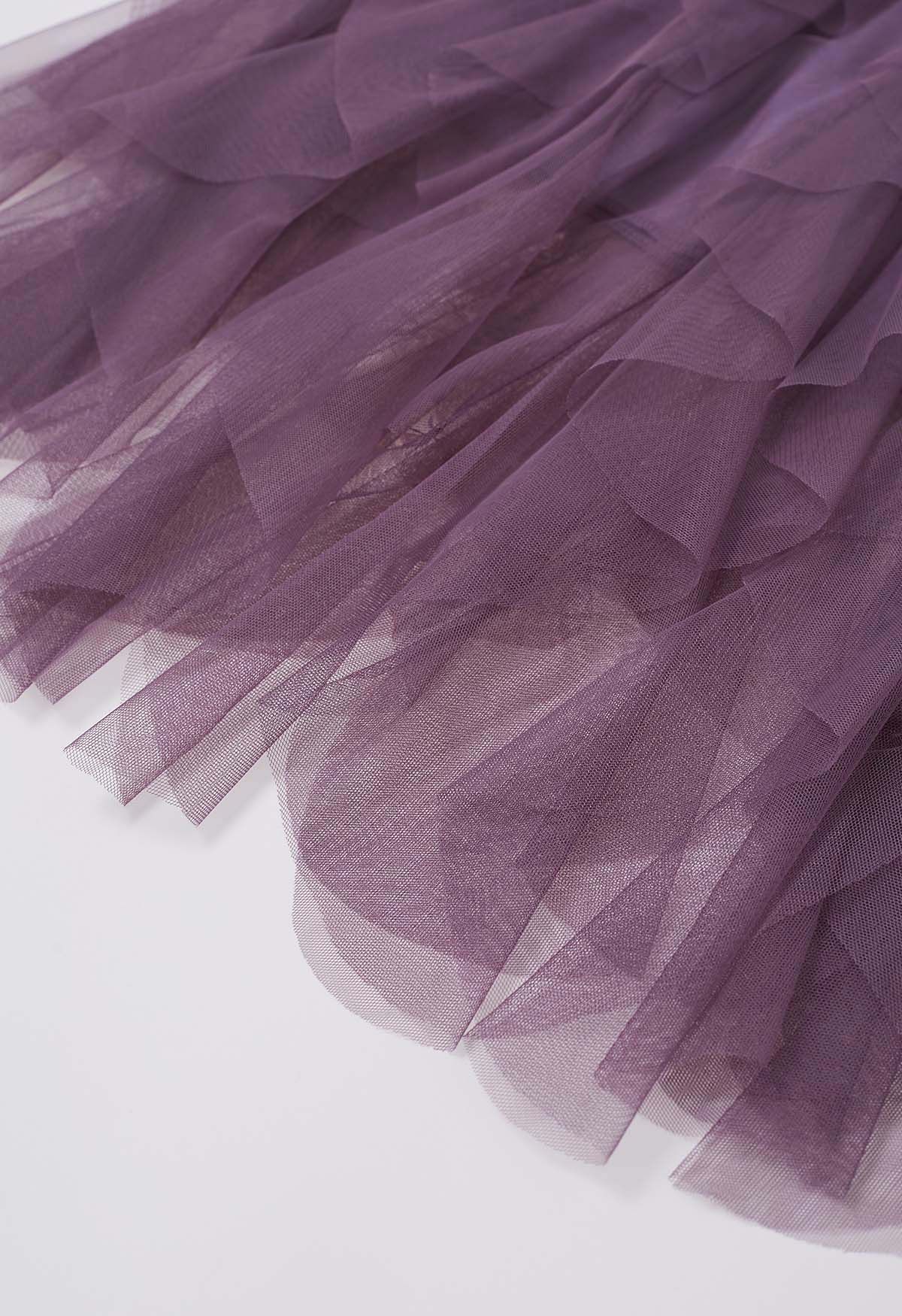 Jupe mi-longue en tulle à volants et empiècements en maille violette