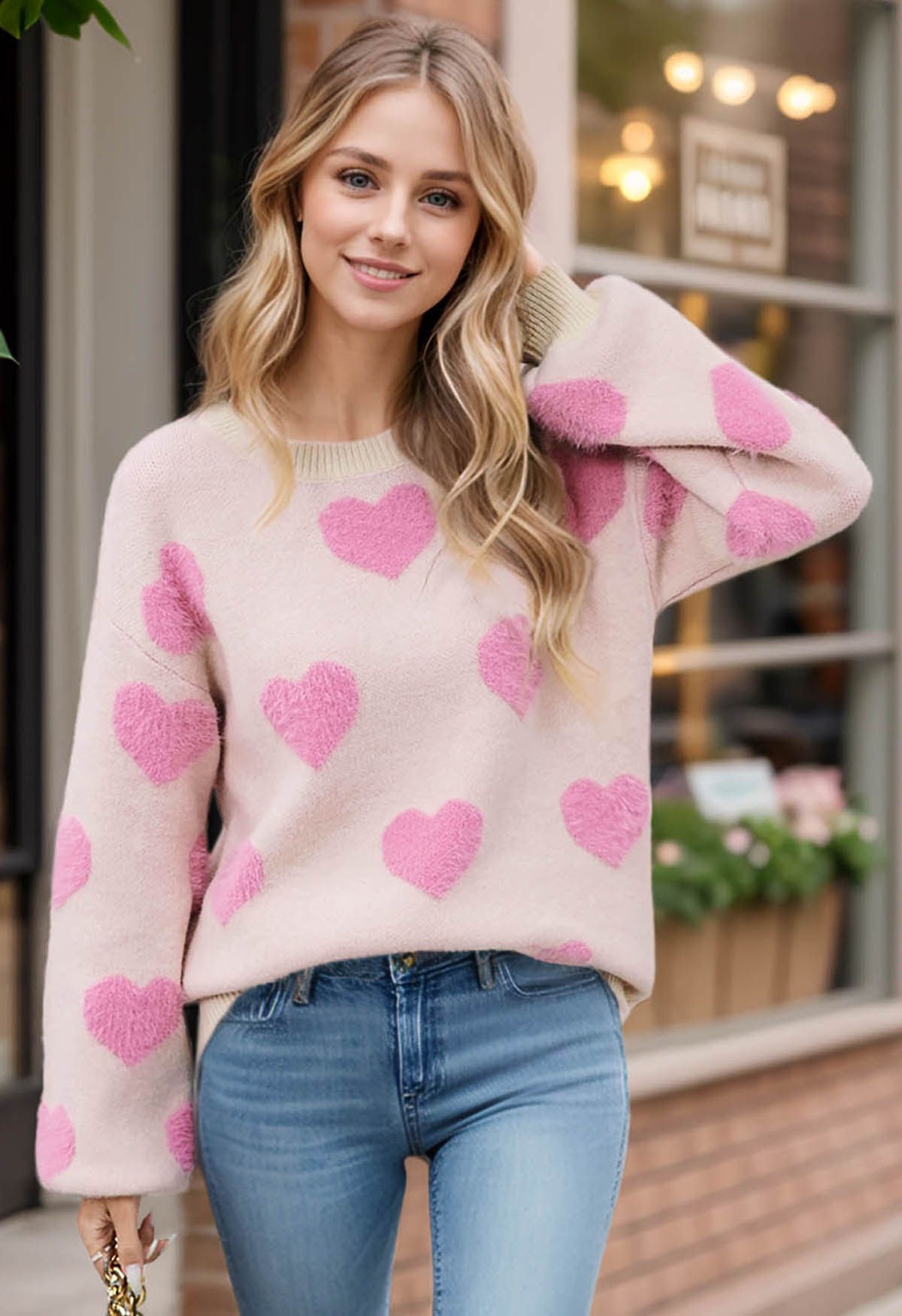 Pull ras du cou en tricot contrasté à motif cœur flou en rose clair