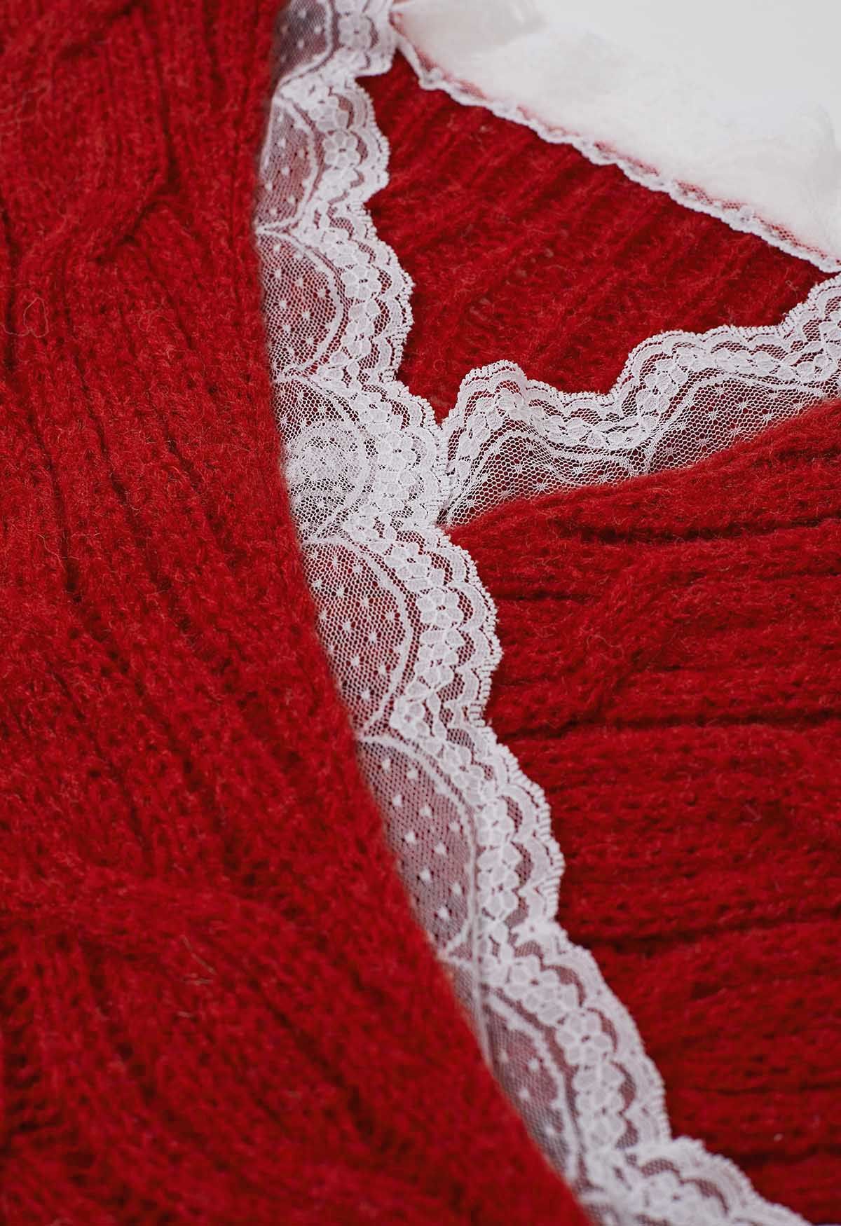 Pull en maille torsadée croisée avec bordure en dentelle en rouge