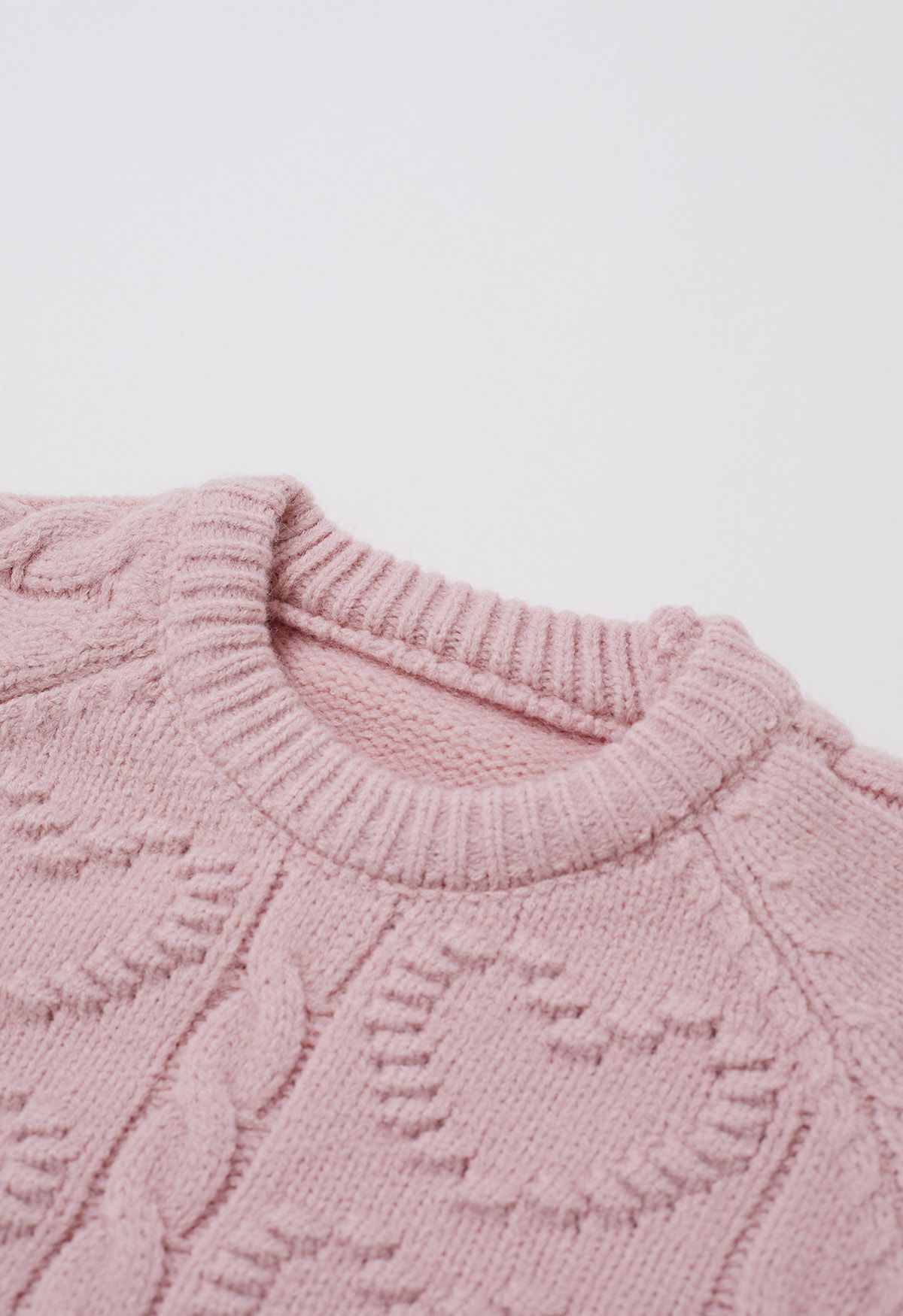 Pull en maille torsadée avec motif cœur en relief en rose clair