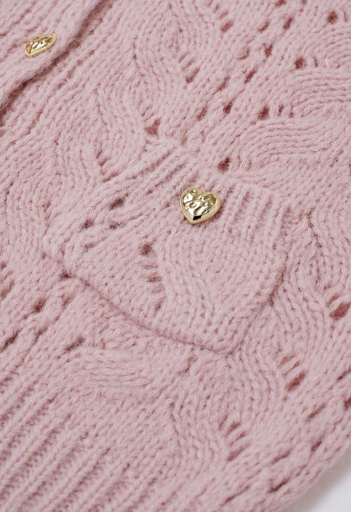 Cardigan court en maille ajourée à boutons en forme de cœur en rose