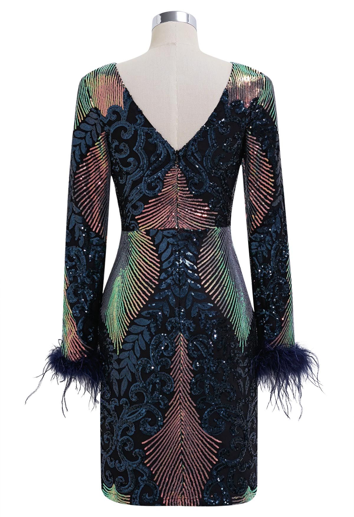 Robe moulante à paillettes éblouissantes et bordure en plumes de vigne en bleu marine