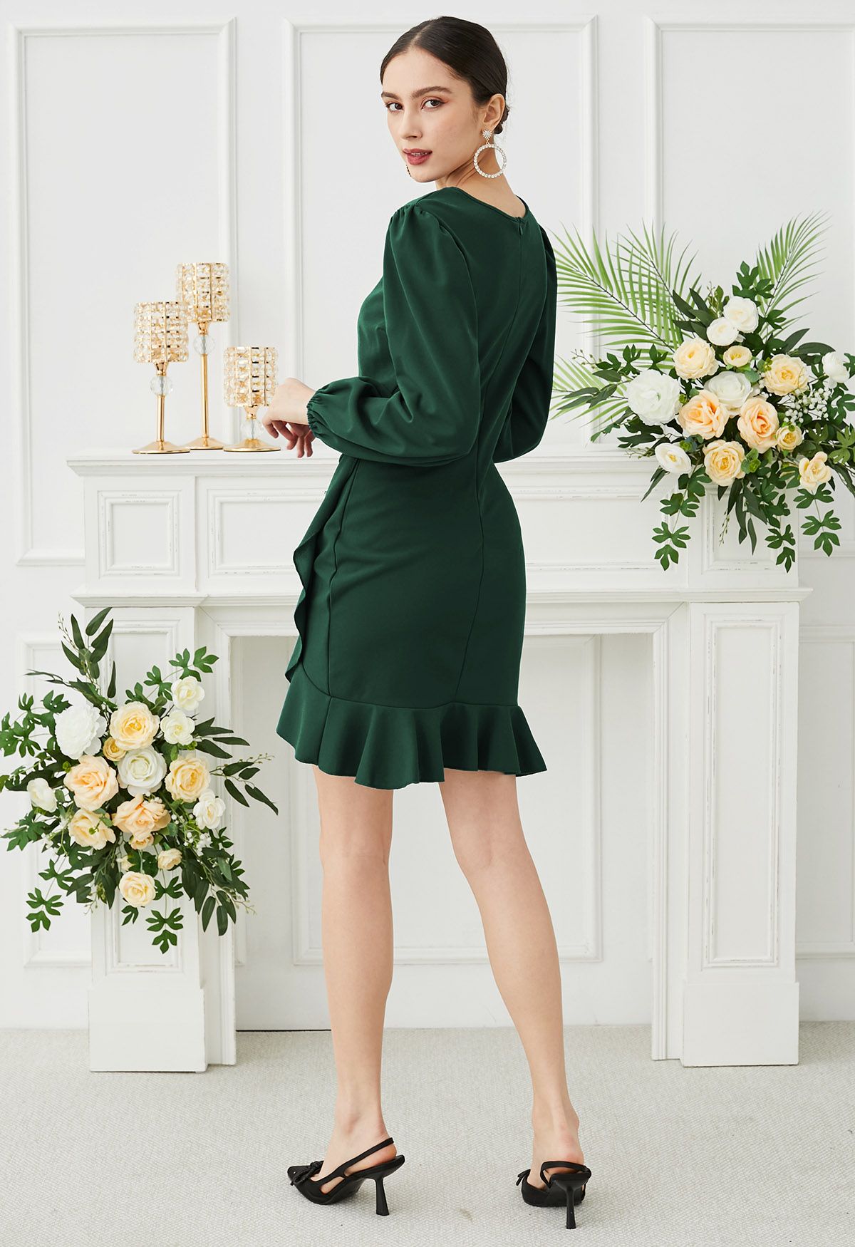 Robe mini tulipe à volants latéraux froncés en vert foncé