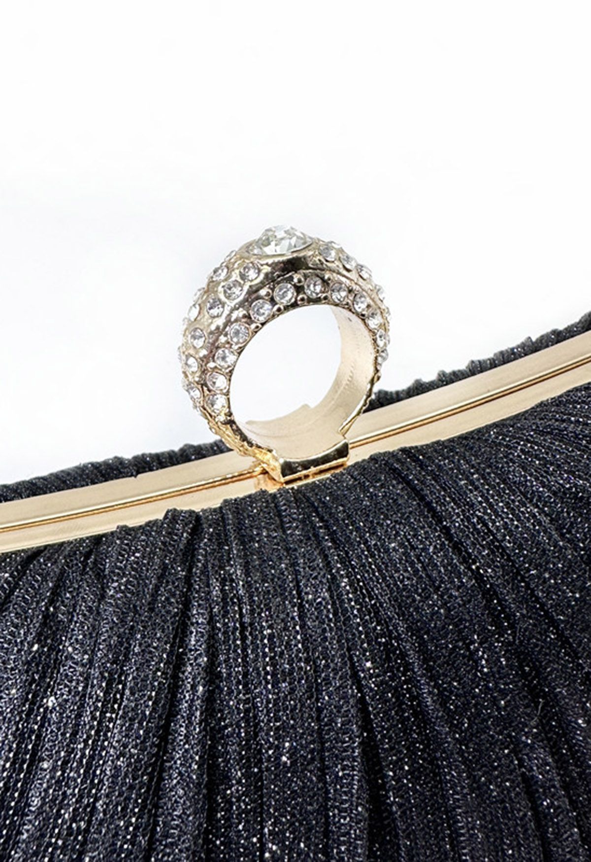 Pochette plissée ornée de strass en noir