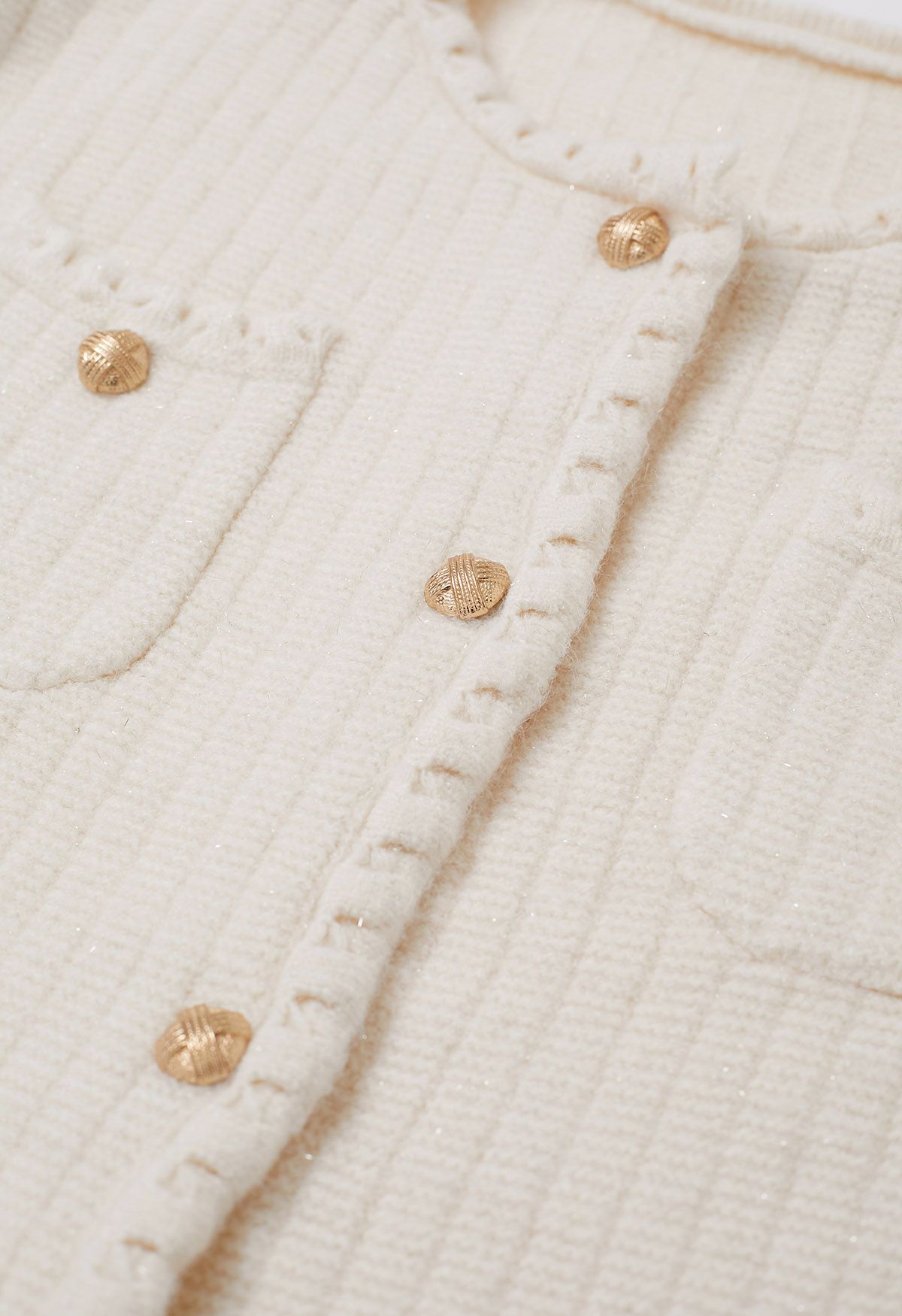 Cardigan boutonné en tricot à bordures à franges brillantes en crème