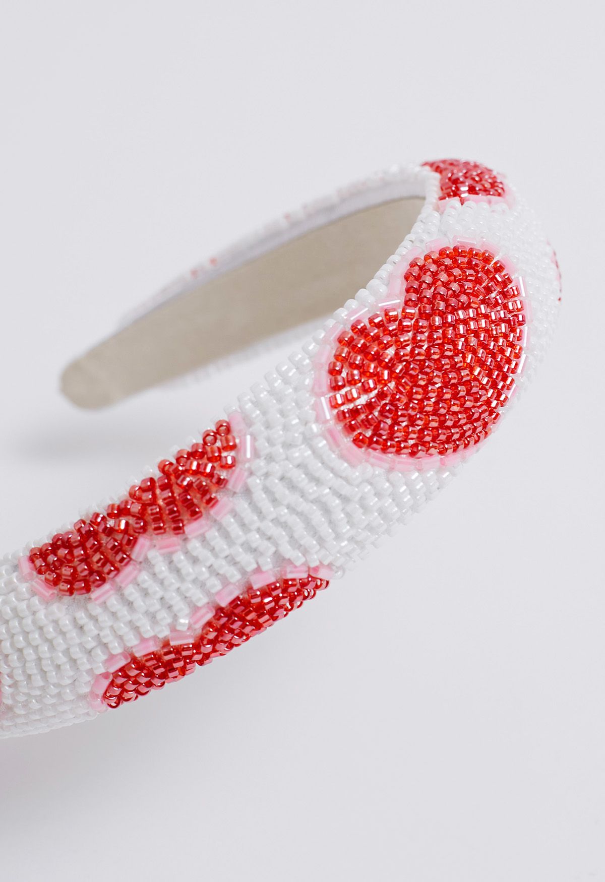 Bandeau à perles à motif de cœur en rouge