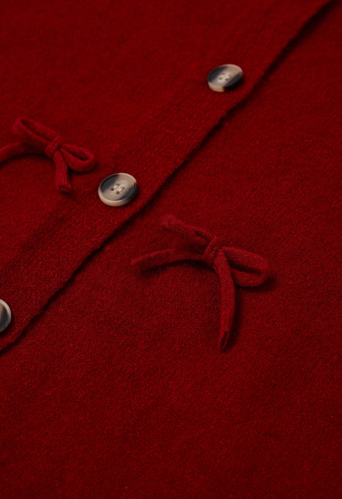 Adorable cardigan en tricot boutonné avec nœud papillon en rouge