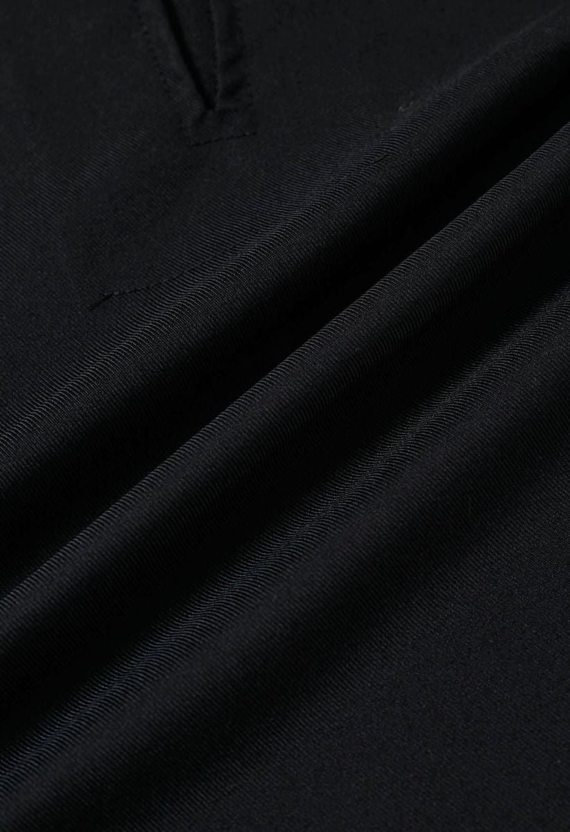 Chemise à col en V profond en noir