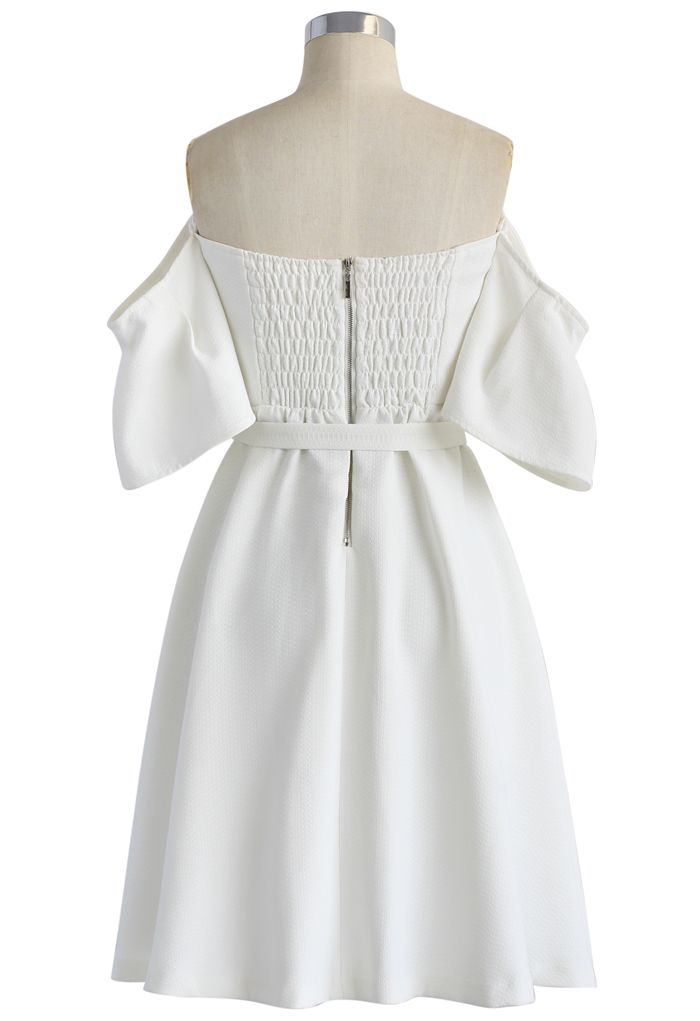 Luxe Classique Robe Blanche avec des Epaules Dénudées