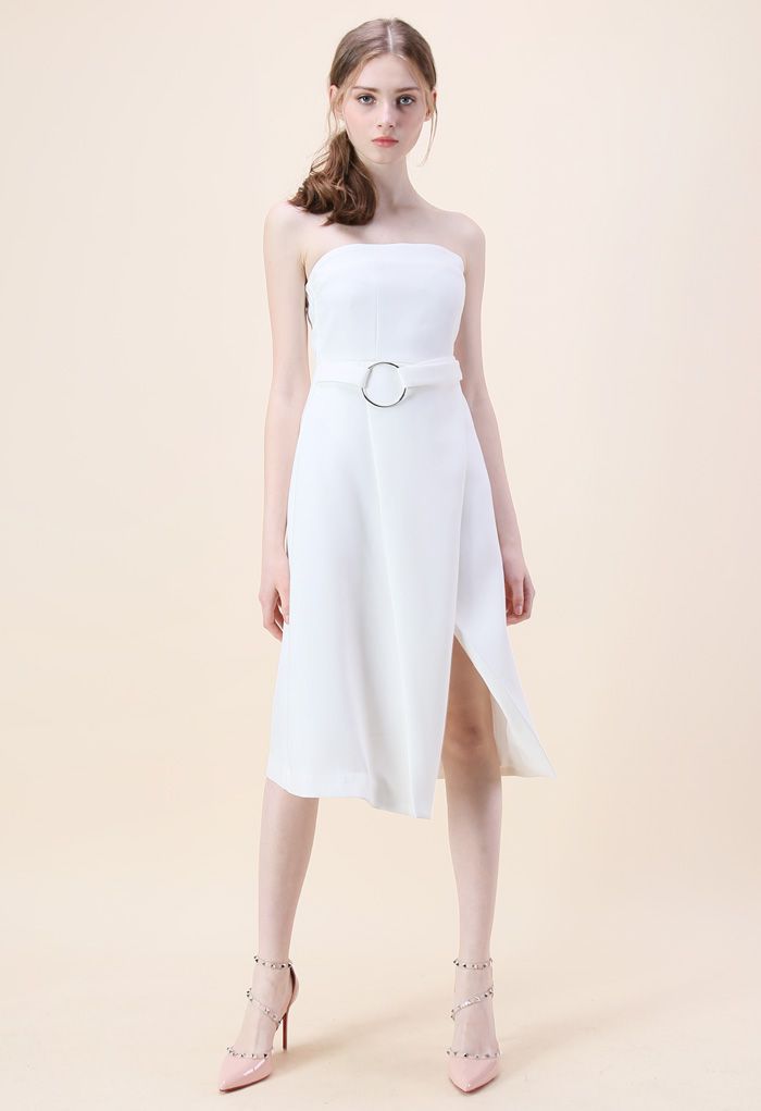 En amour avec la robe bustier classique en blanc