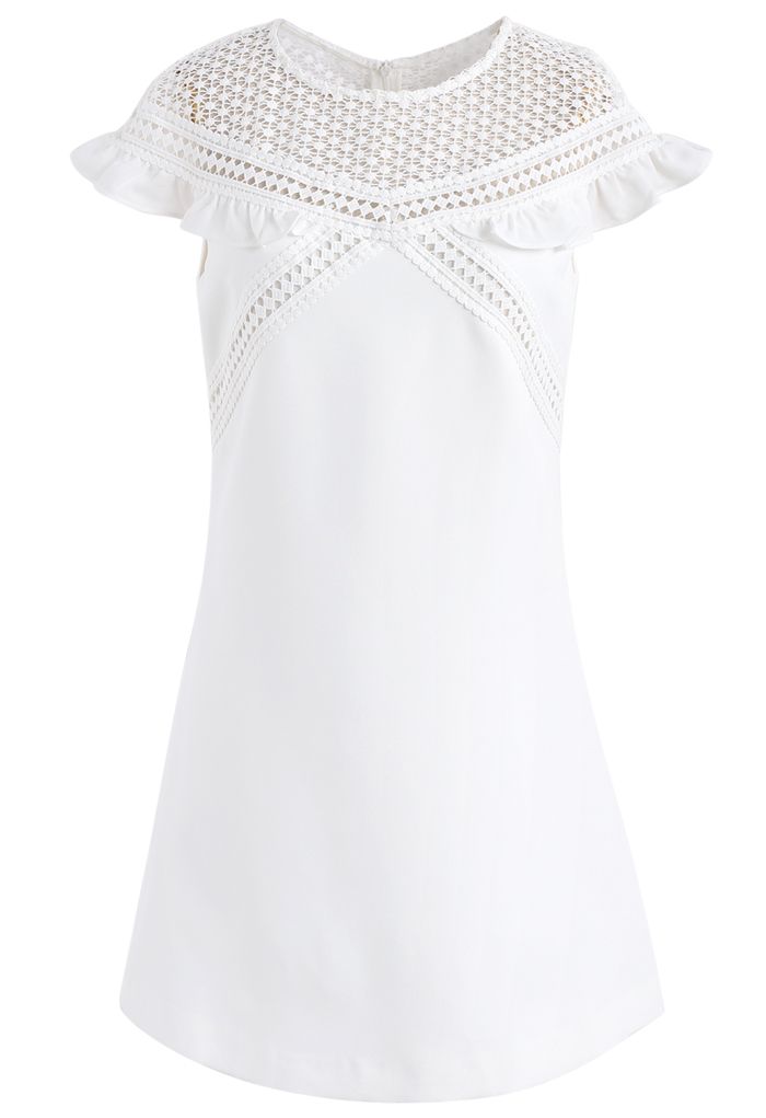 Parlons de la jolie robe droite en blanc