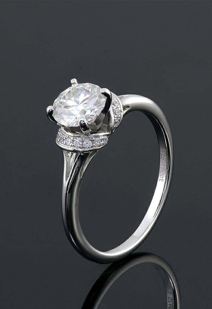 Bague en diamant Moissanite entourée de diamants