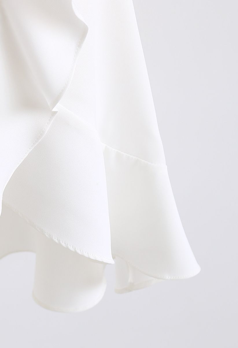 Robe asymétrique asymétrique à volants et à volants en blanc