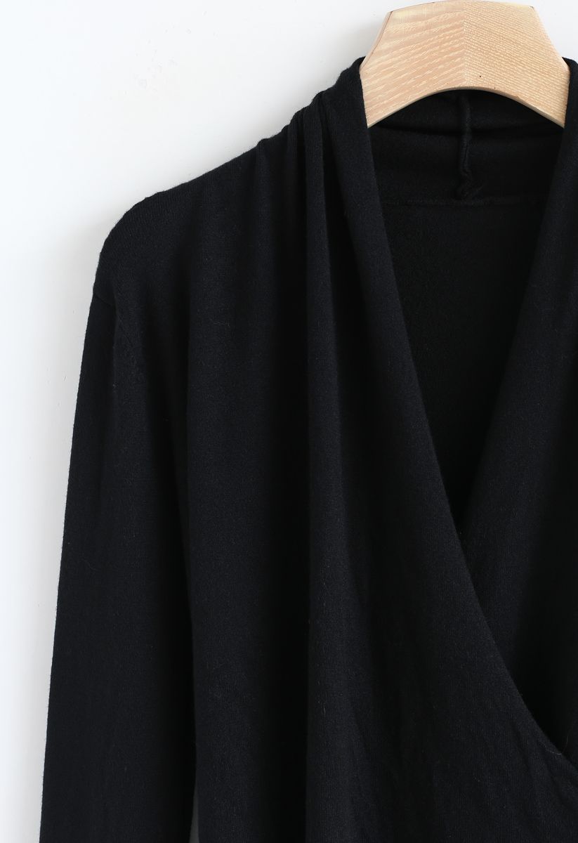 Enveloppez l'instant du haut en tricot noir